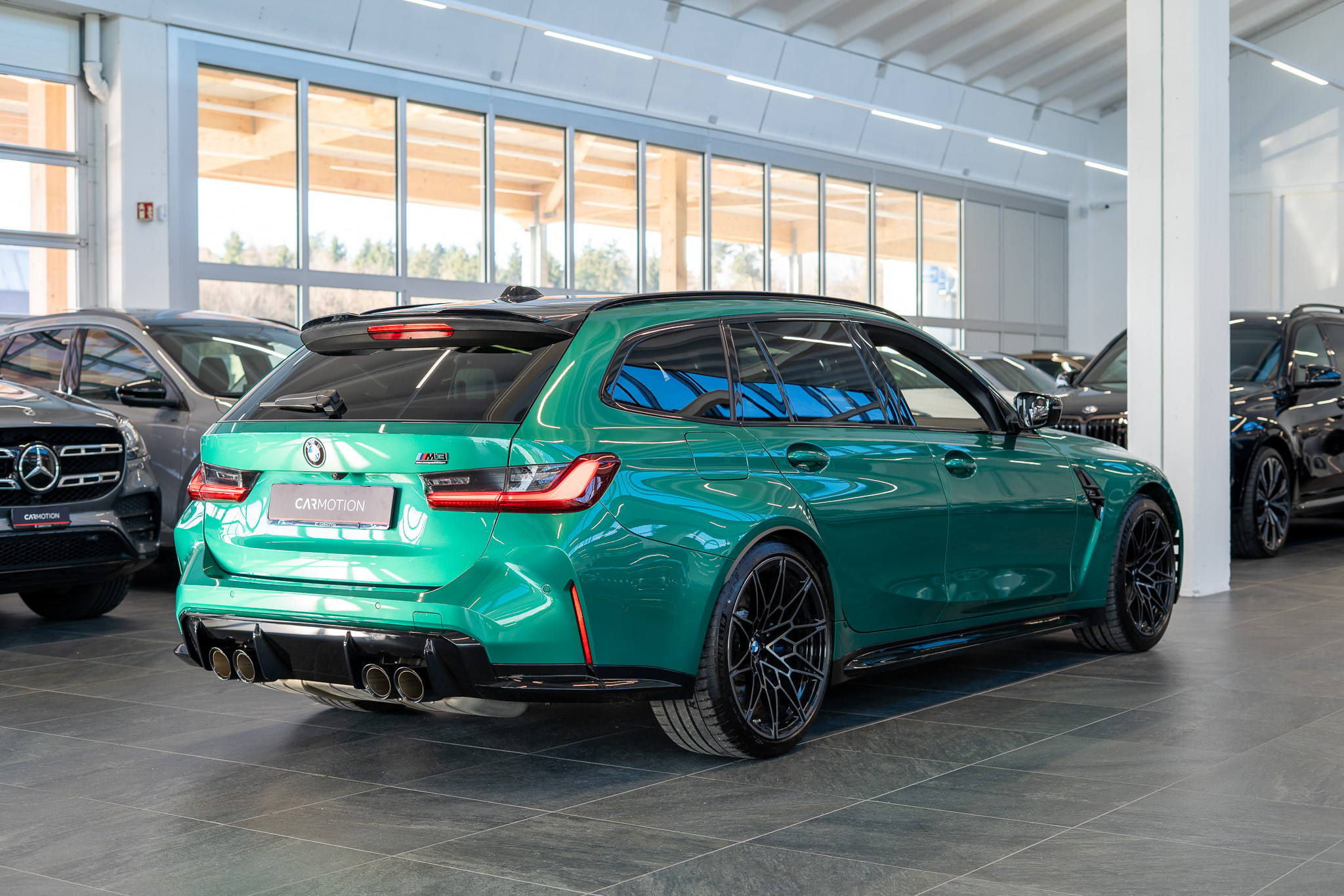 listing desktop thumbnail image 3