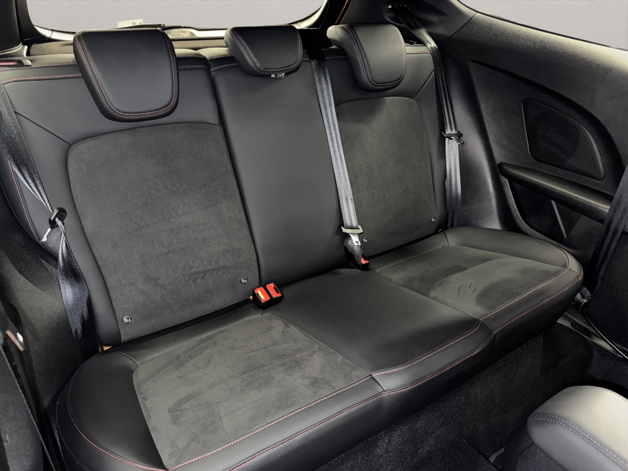 listing desktop thumbnail image 10