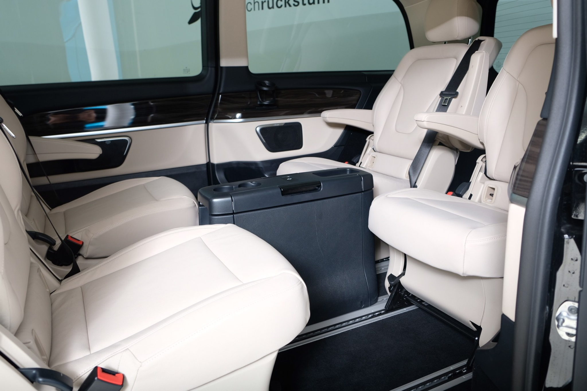 listing desktop thumbnail image 8