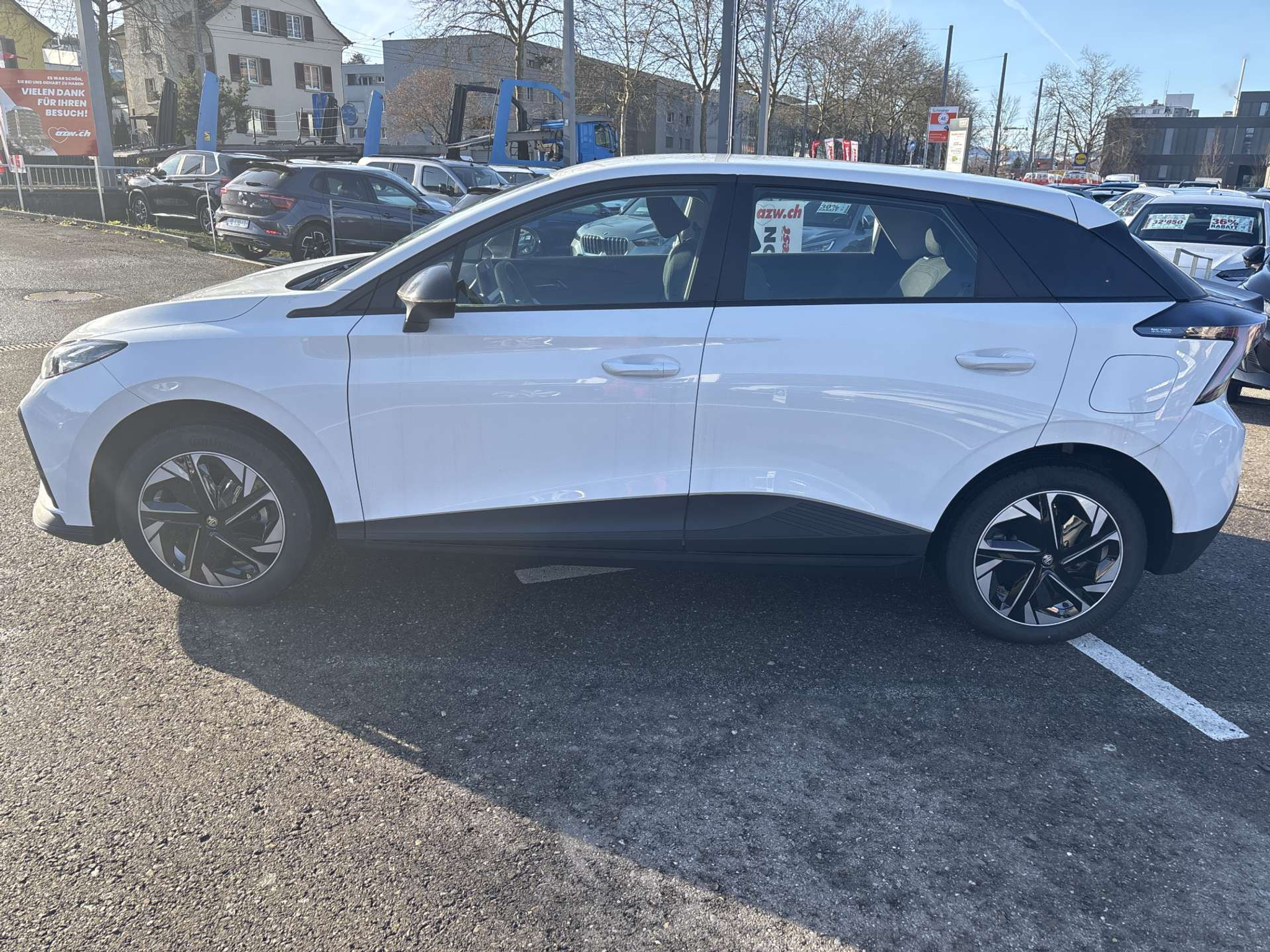 listing desktop thumbnail image 9