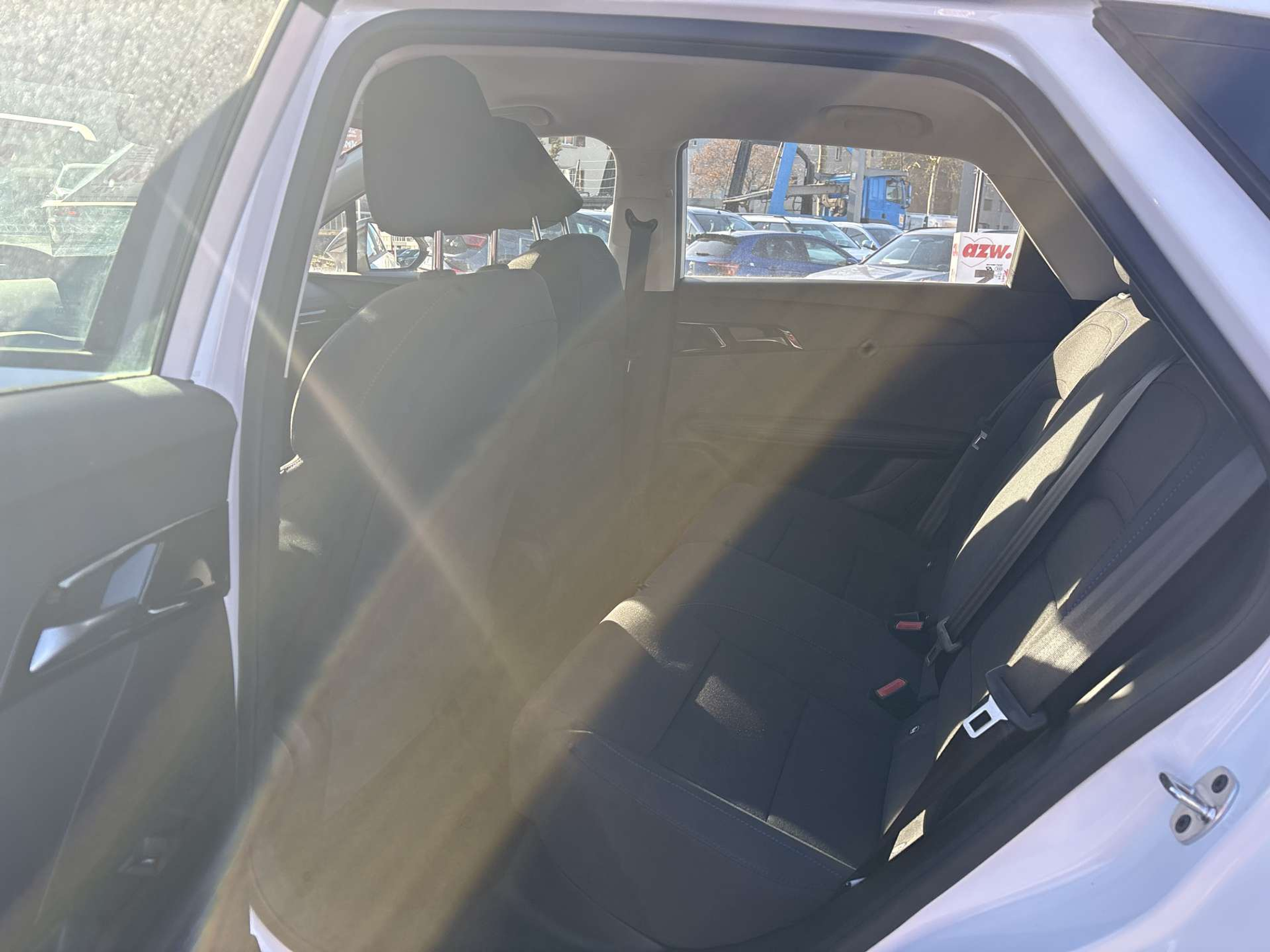 listing desktop thumbnail image 6