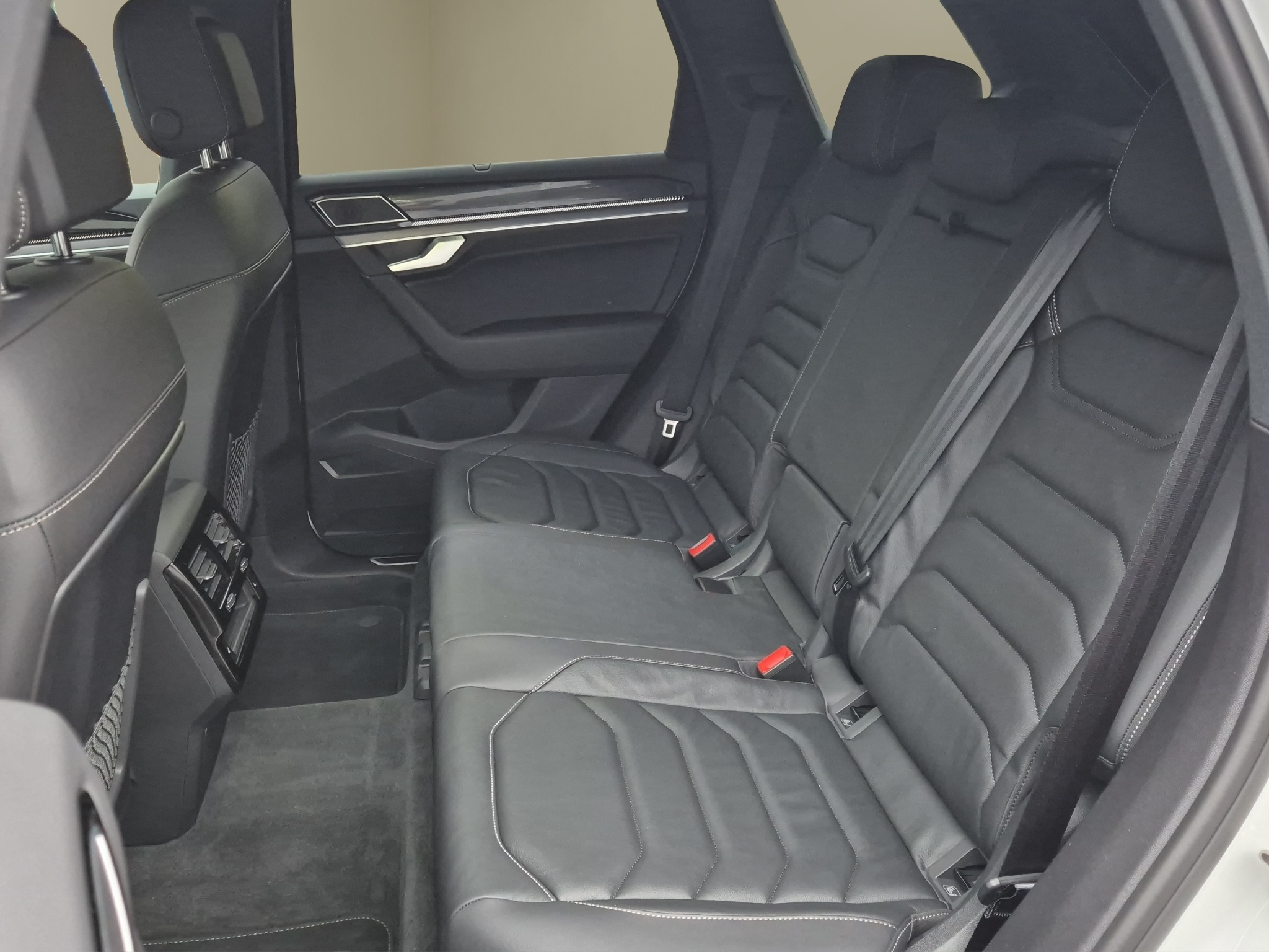 listing desktop thumbnail image 14