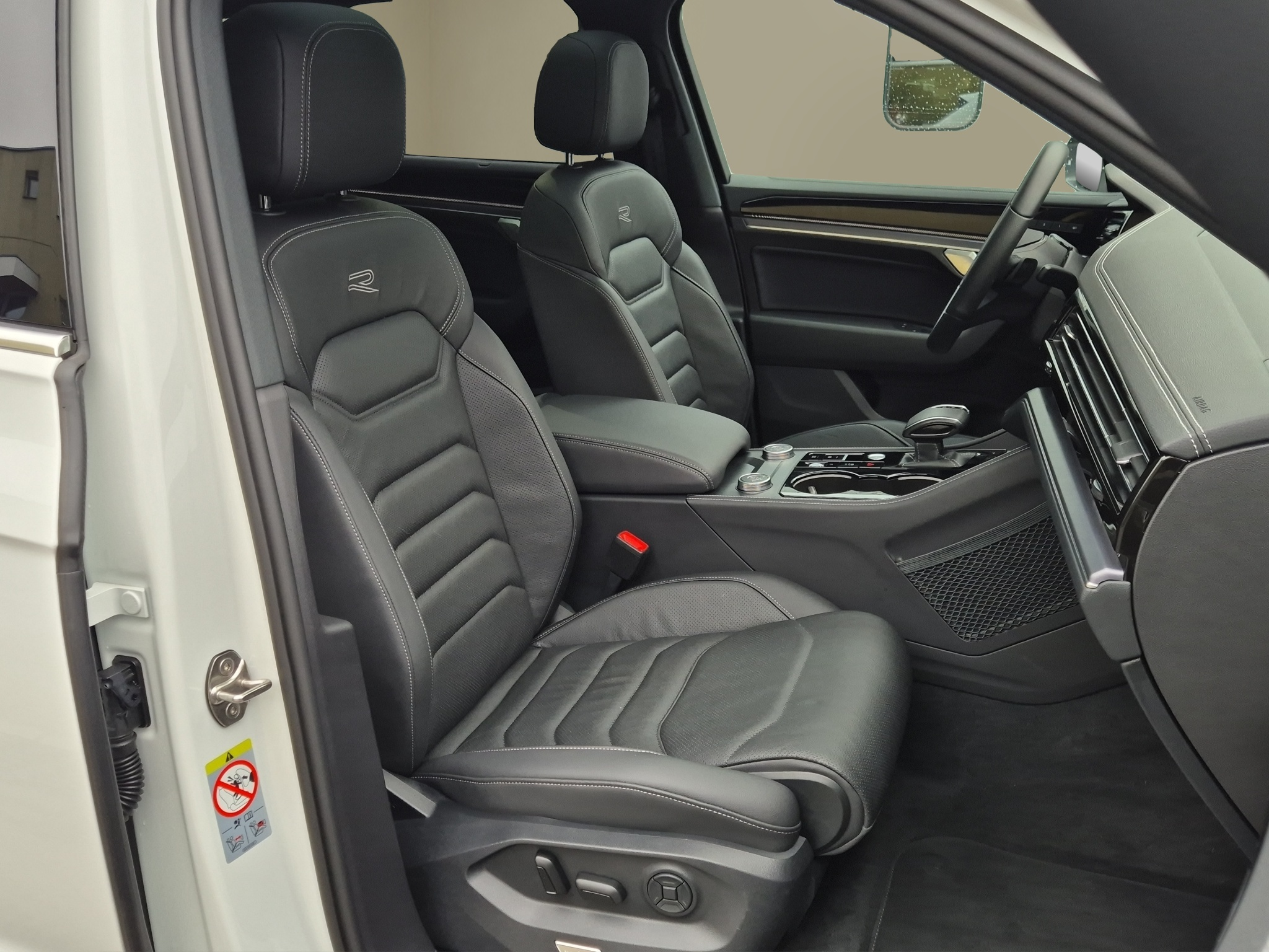 listing desktop thumbnail image 15