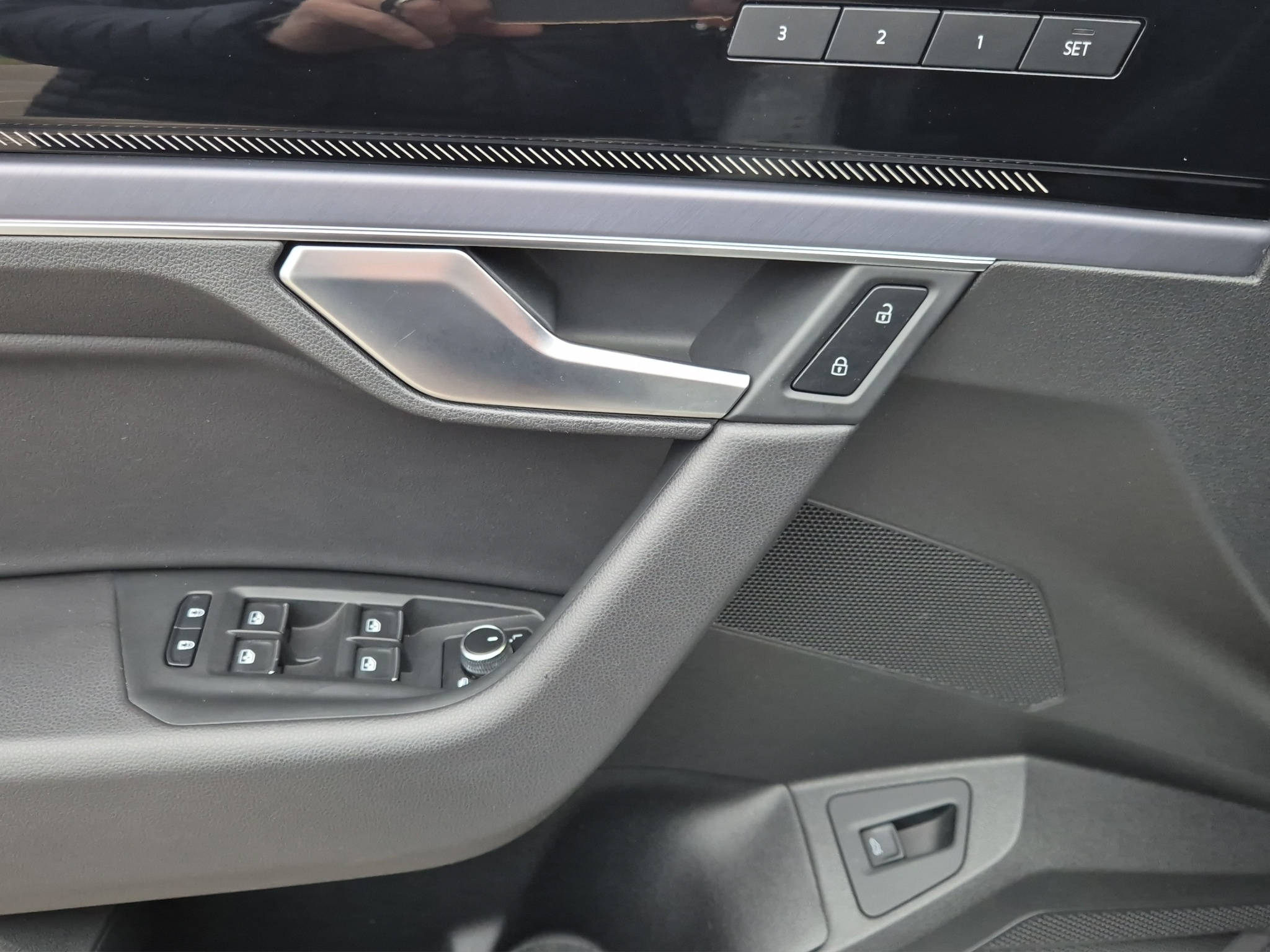 listing desktop thumbnail image 12