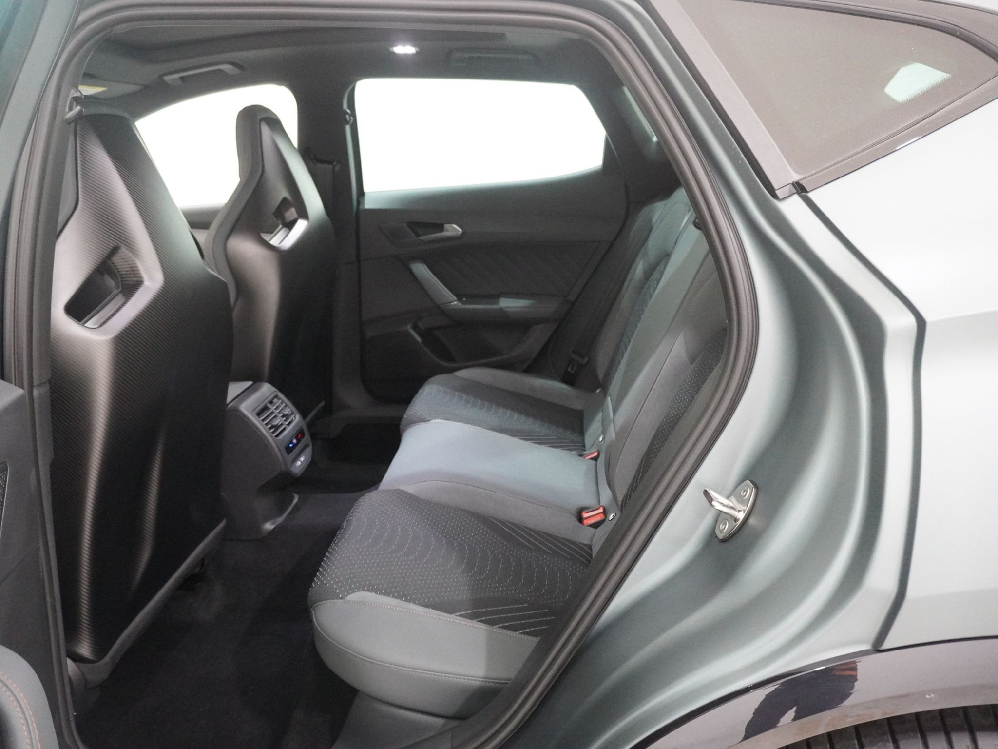 listing desktop thumbnail image 16