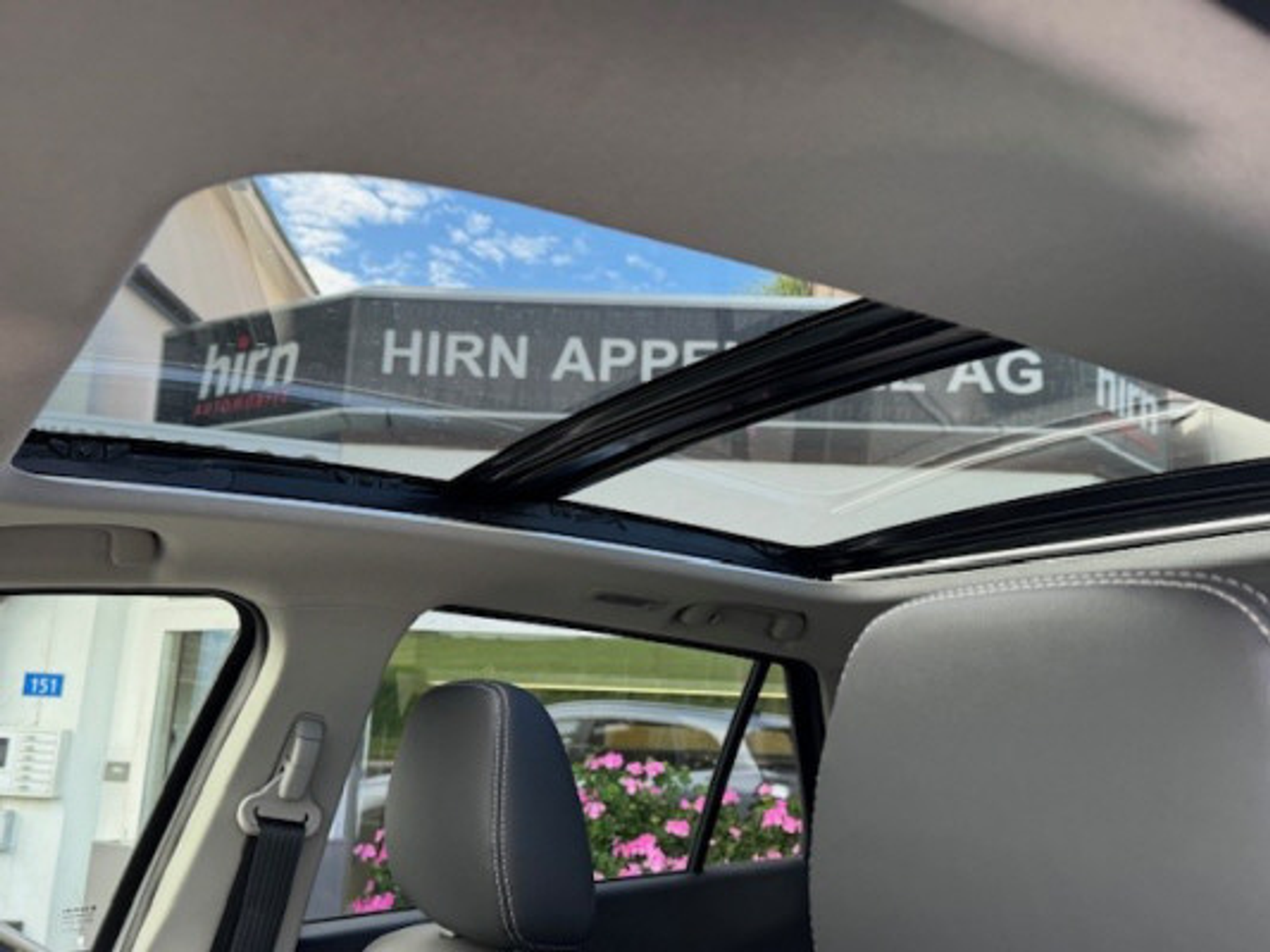 listing desktop thumbnail image 5