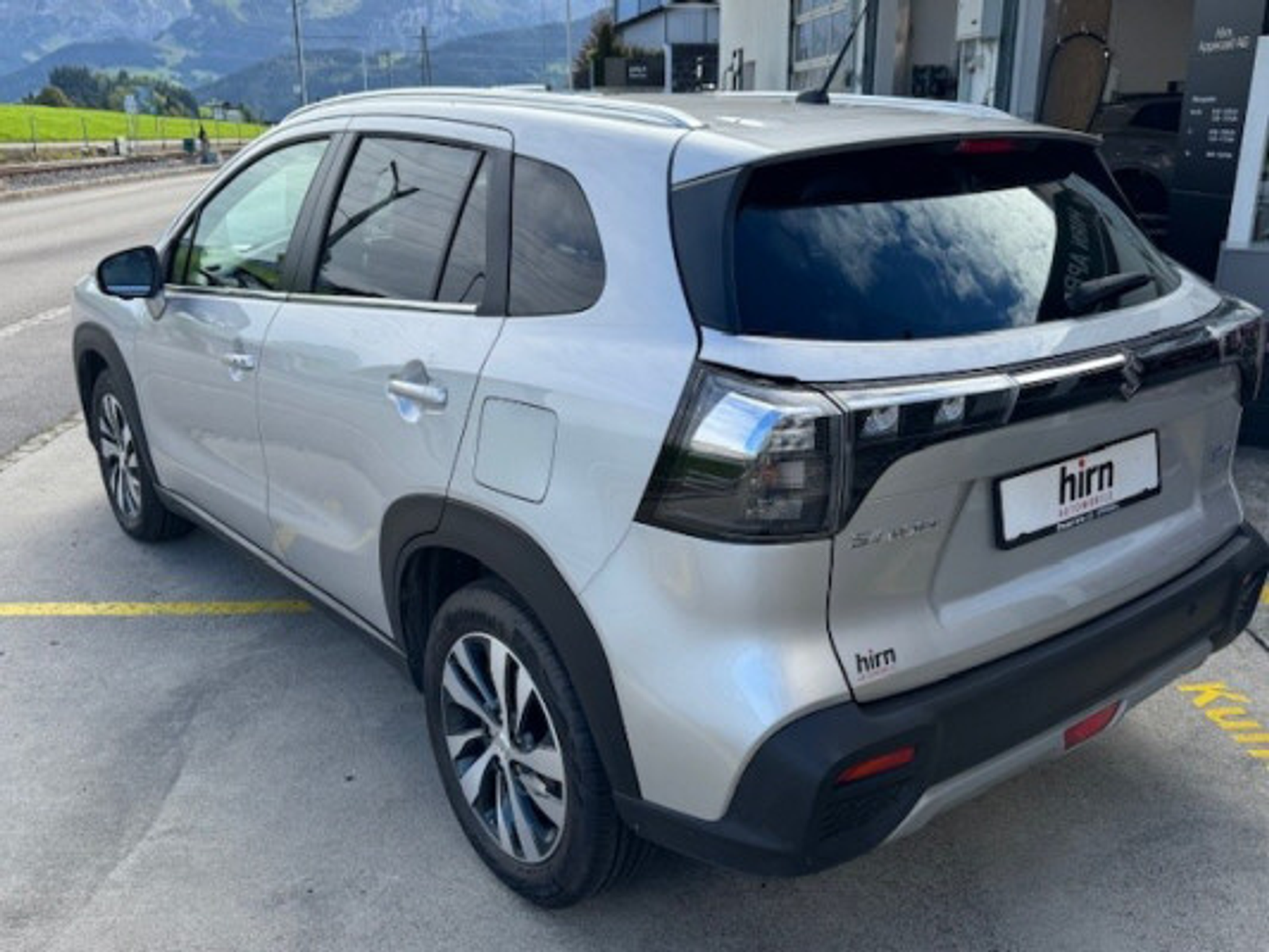 listing desktop thumbnail image 3