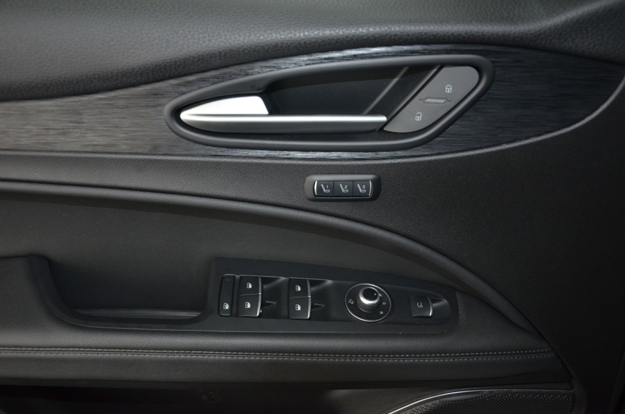 listing desktop thumbnail image 25