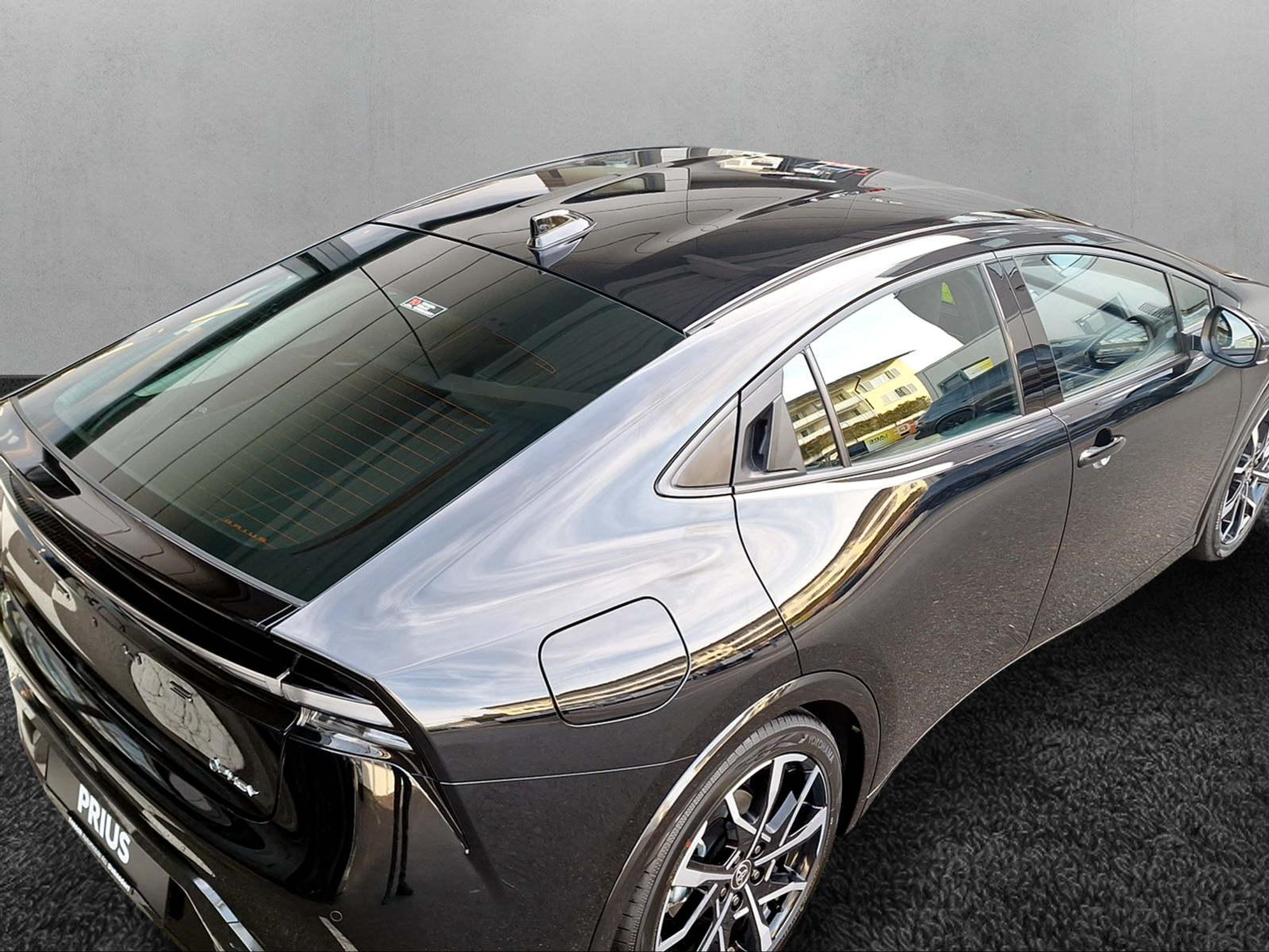 listing desktop thumbnail image 3