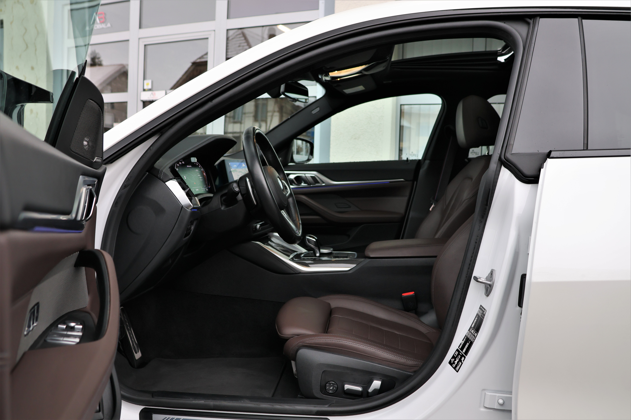 listing desktop thumbnail image 8