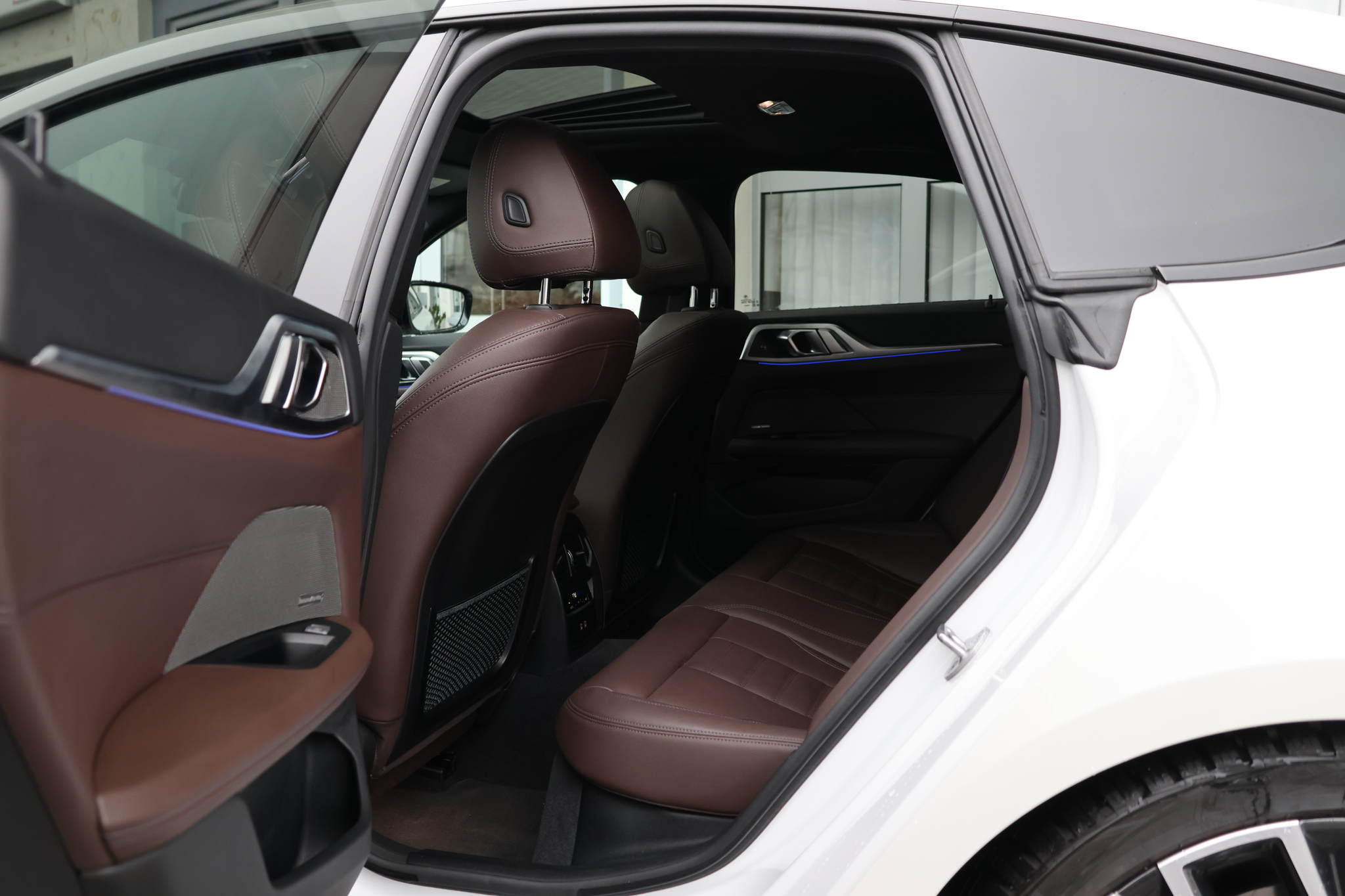 listing desktop thumbnail image 11