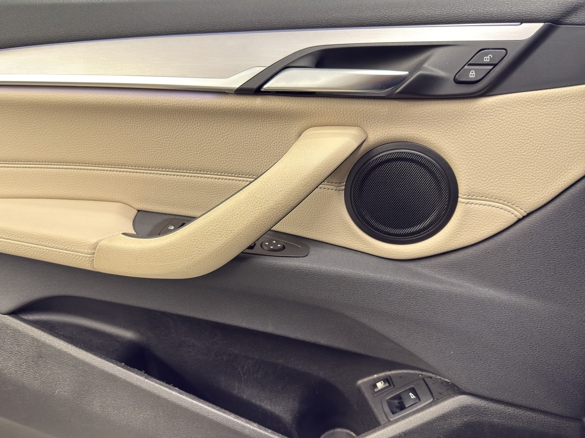 listing desktop thumbnail image 14