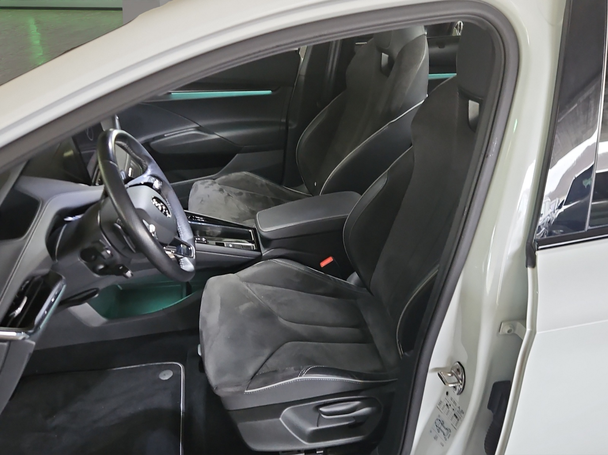 listing desktop thumbnail image 8