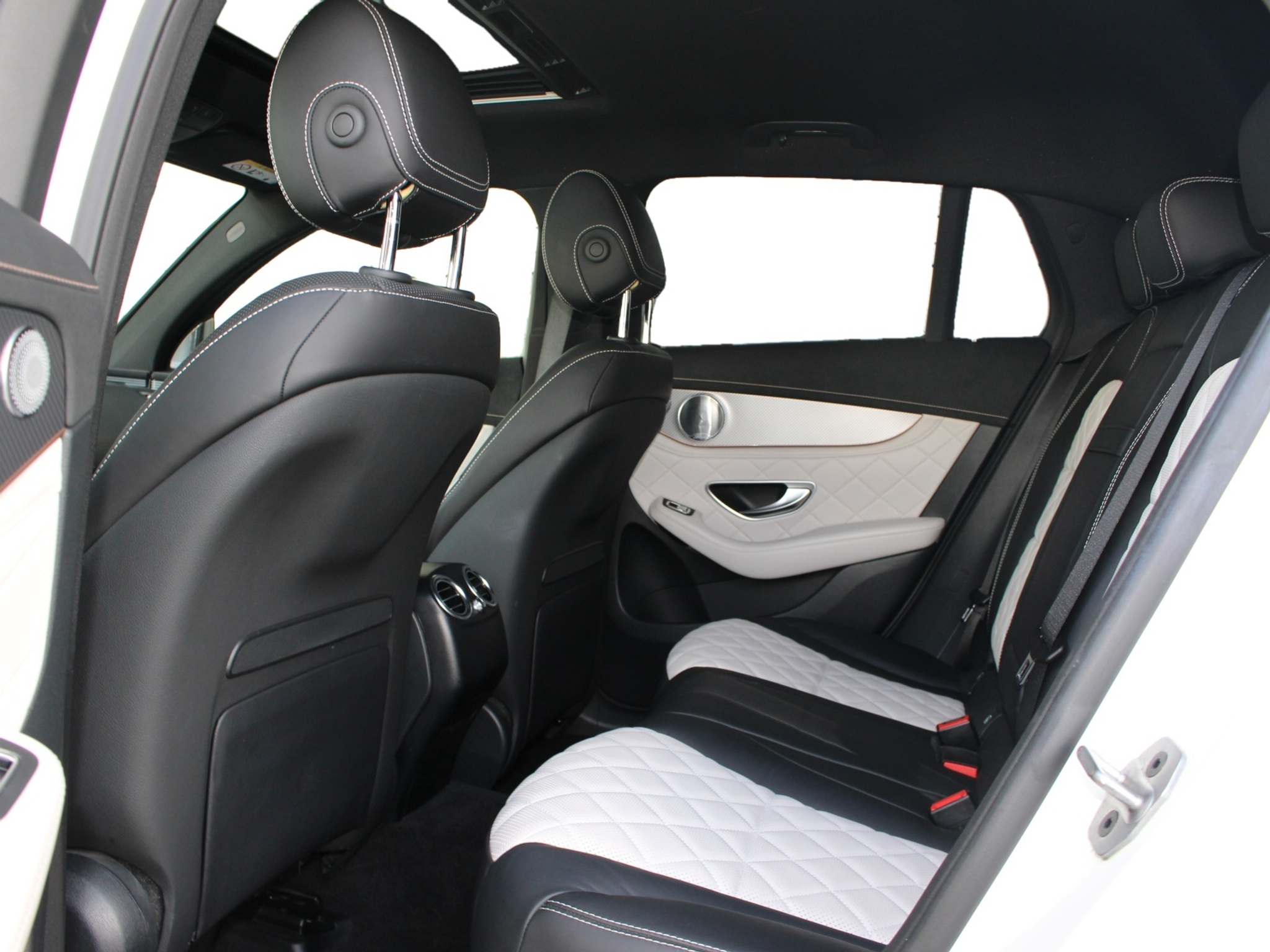 listing desktop thumbnail image 7