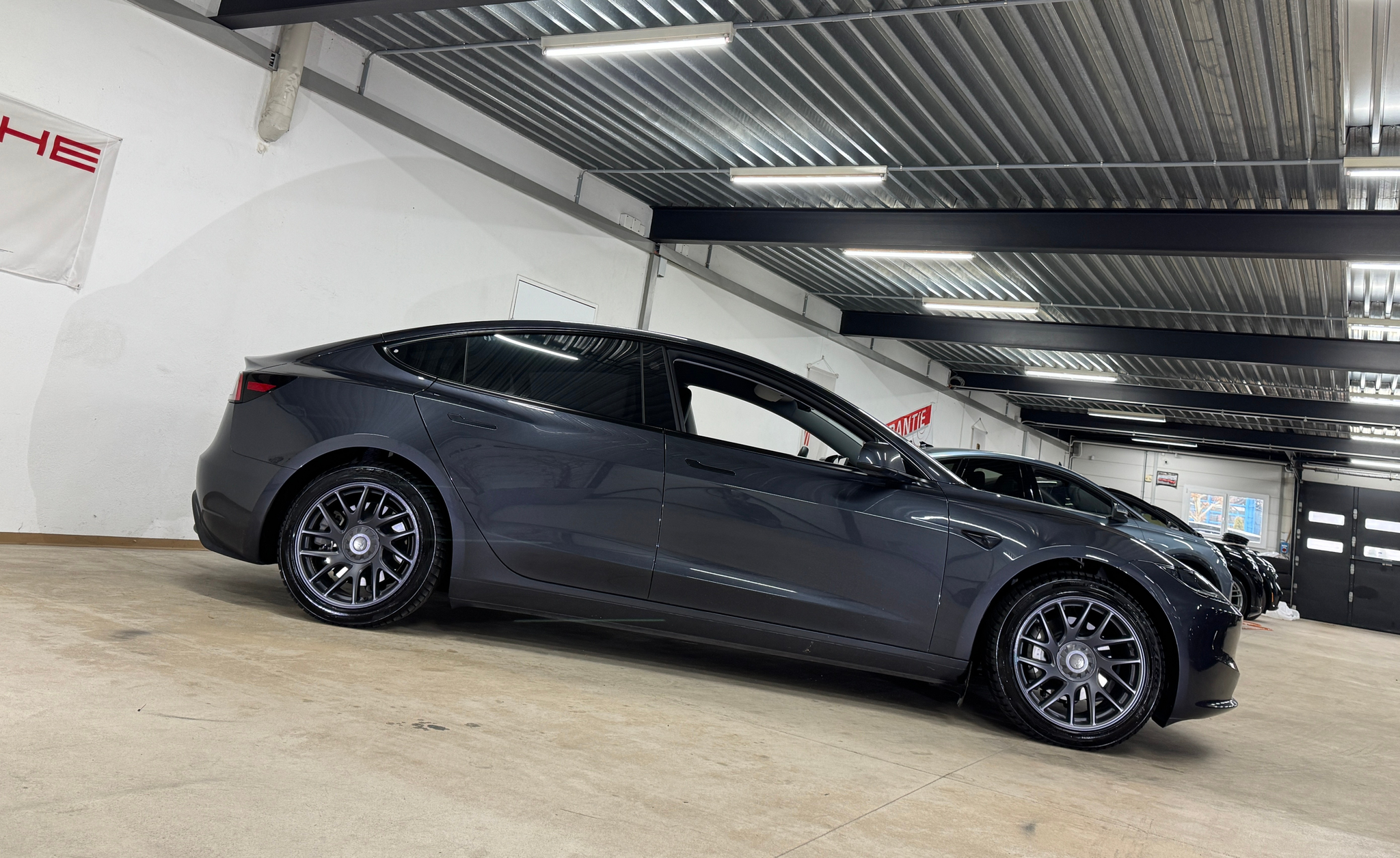 listing desktop thumbnail image 2