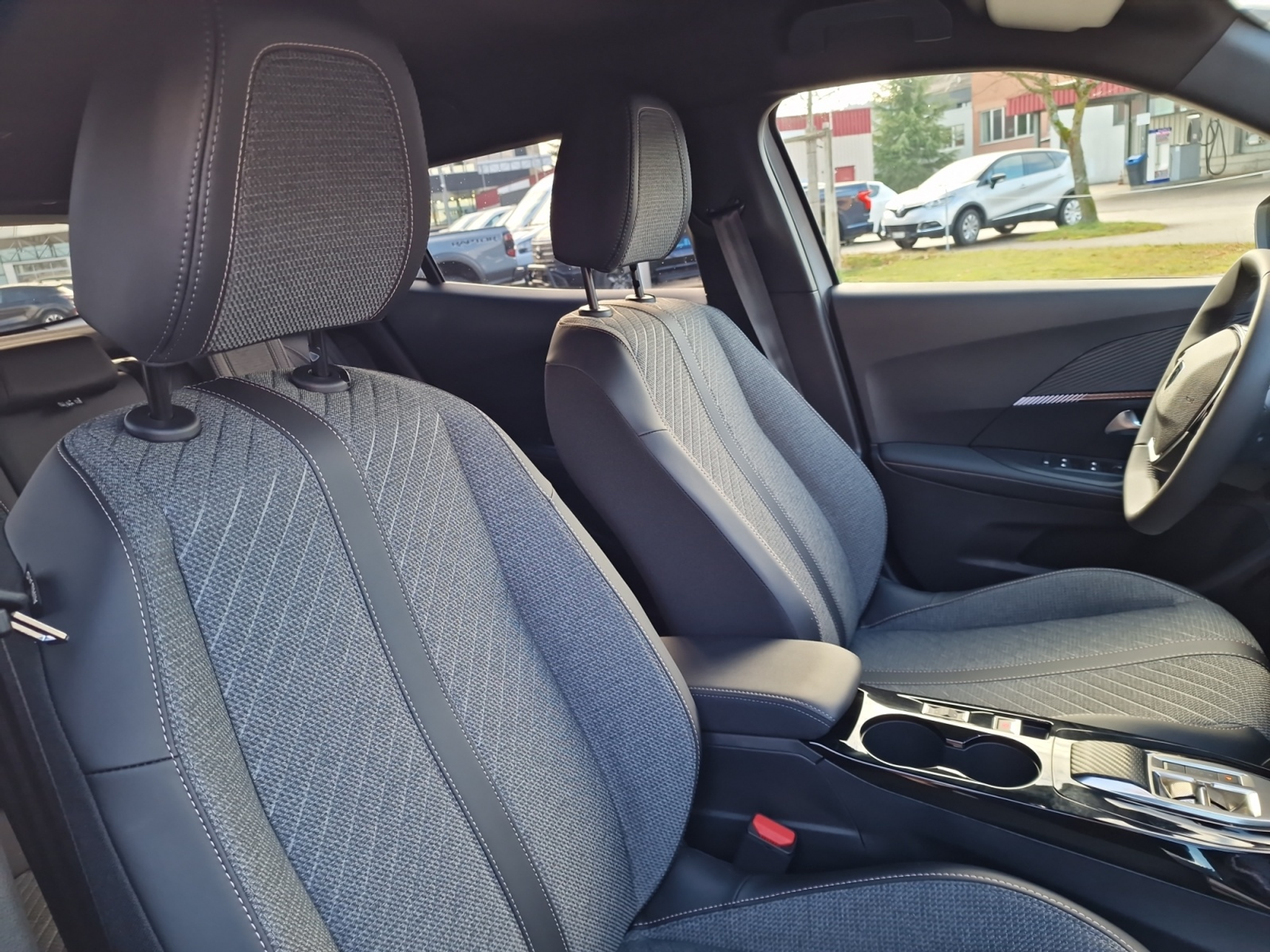 listing desktop thumbnail image 13