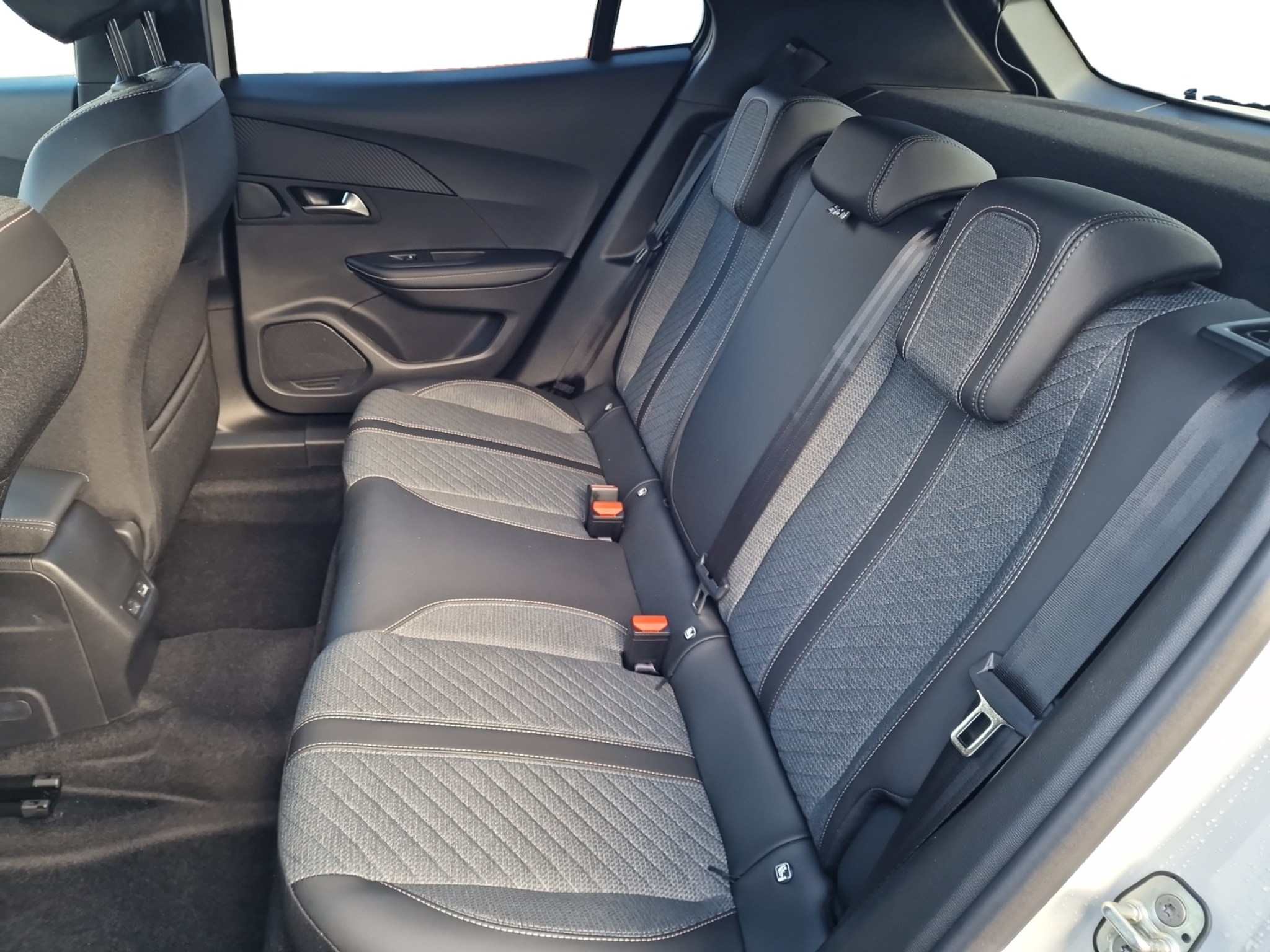 listing desktop thumbnail image 14