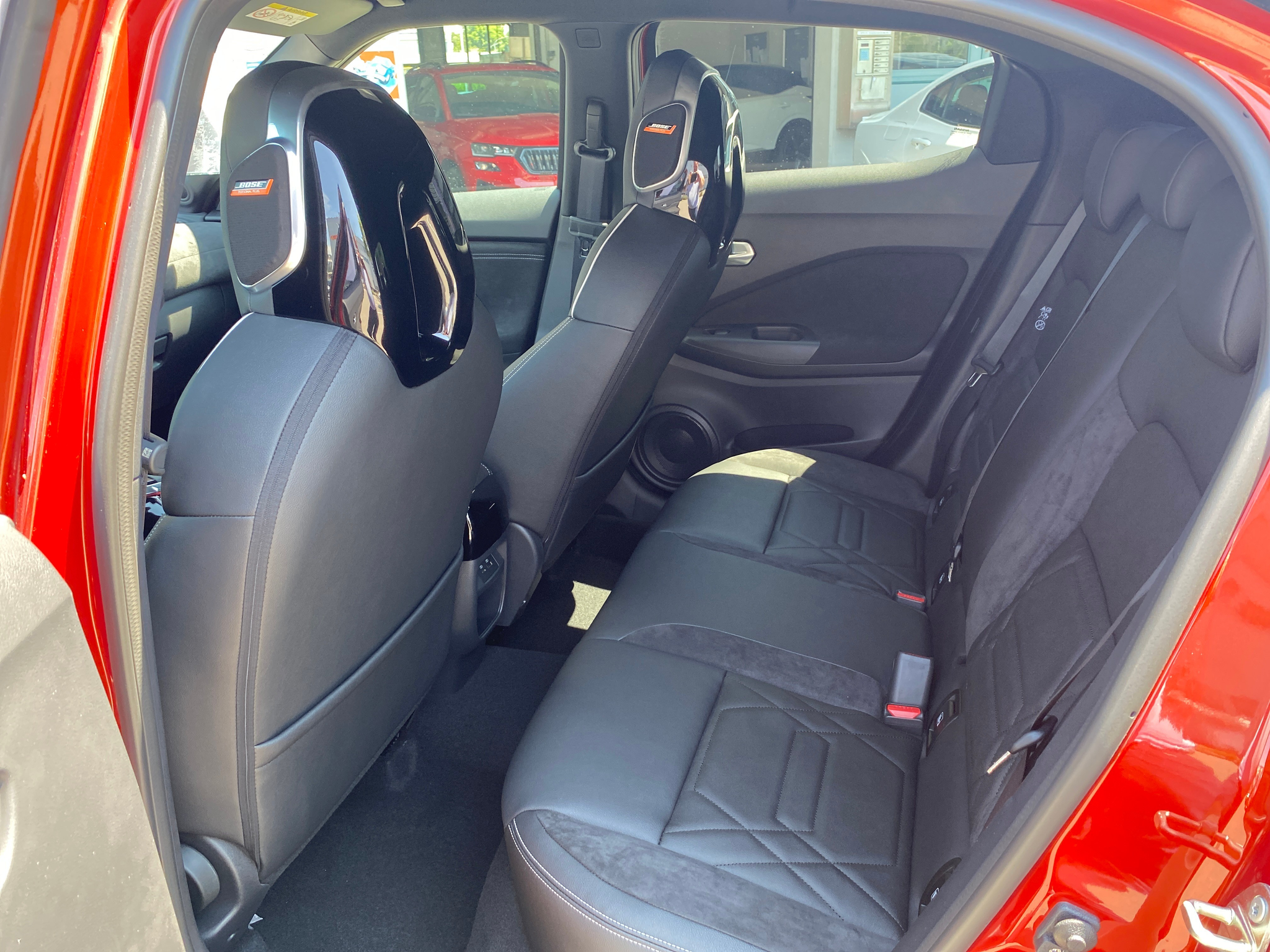 listing desktop thumbnail image 15