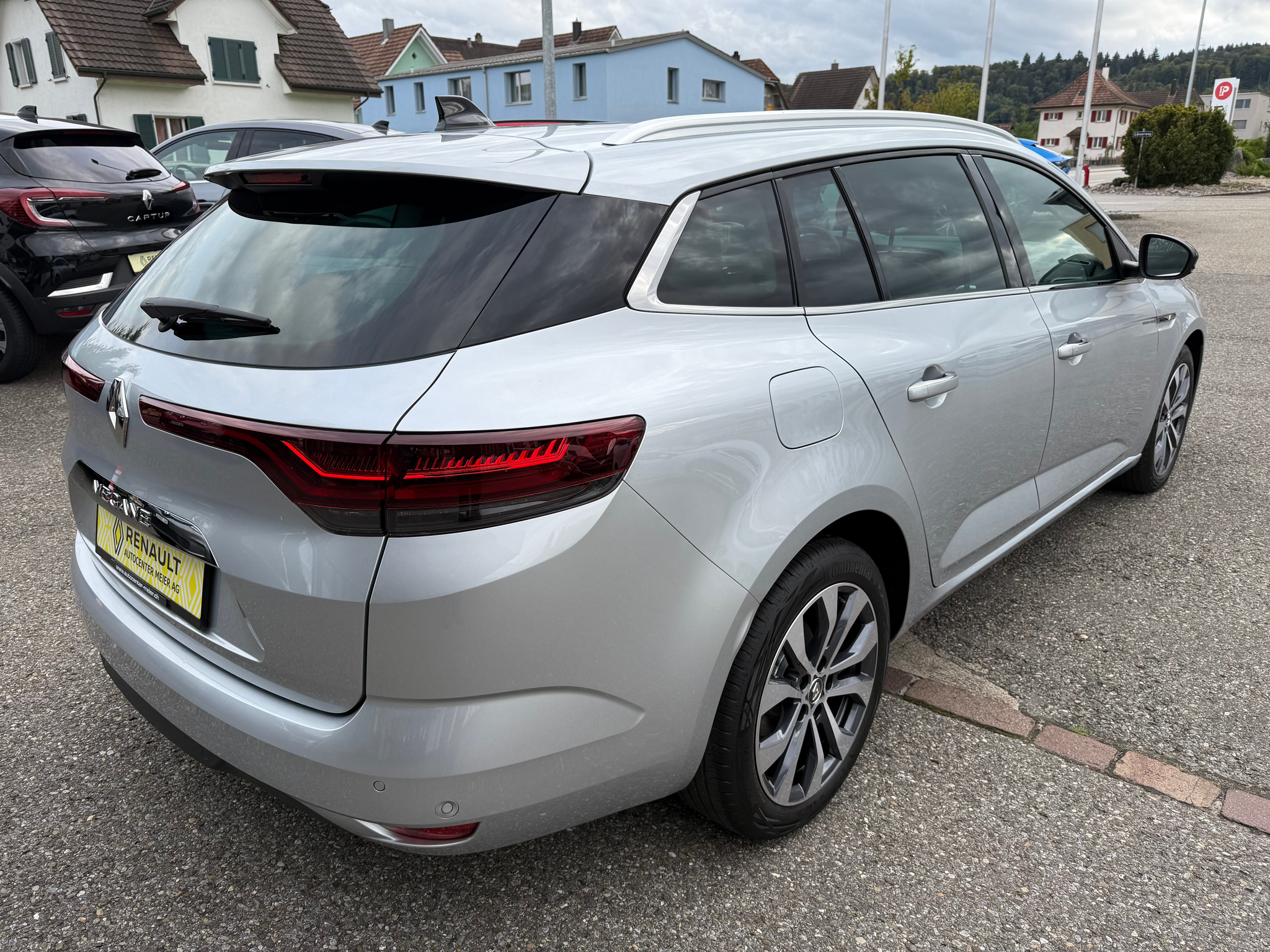 listing desktop thumbnail image 5