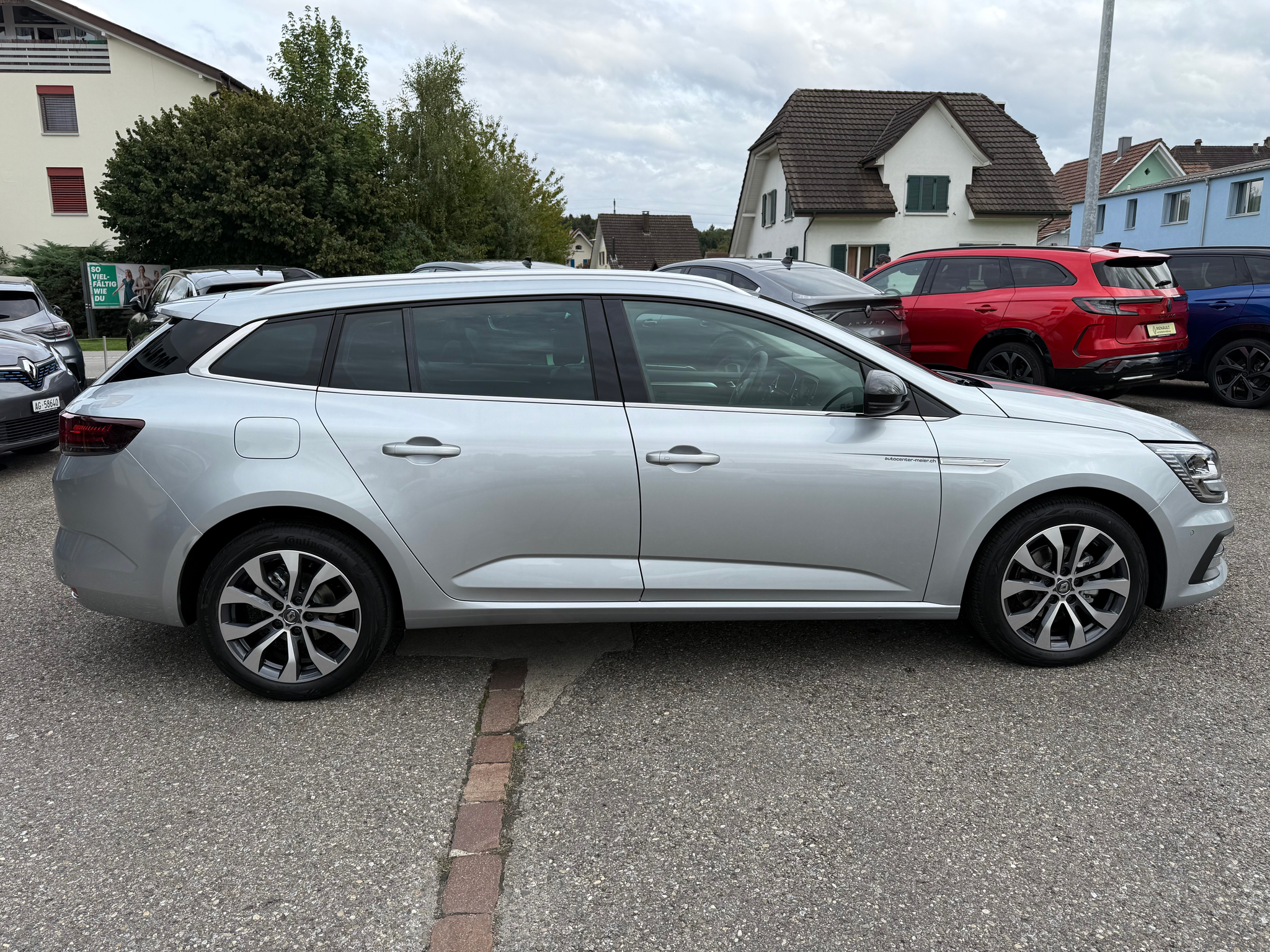 listing desktop thumbnail image 6