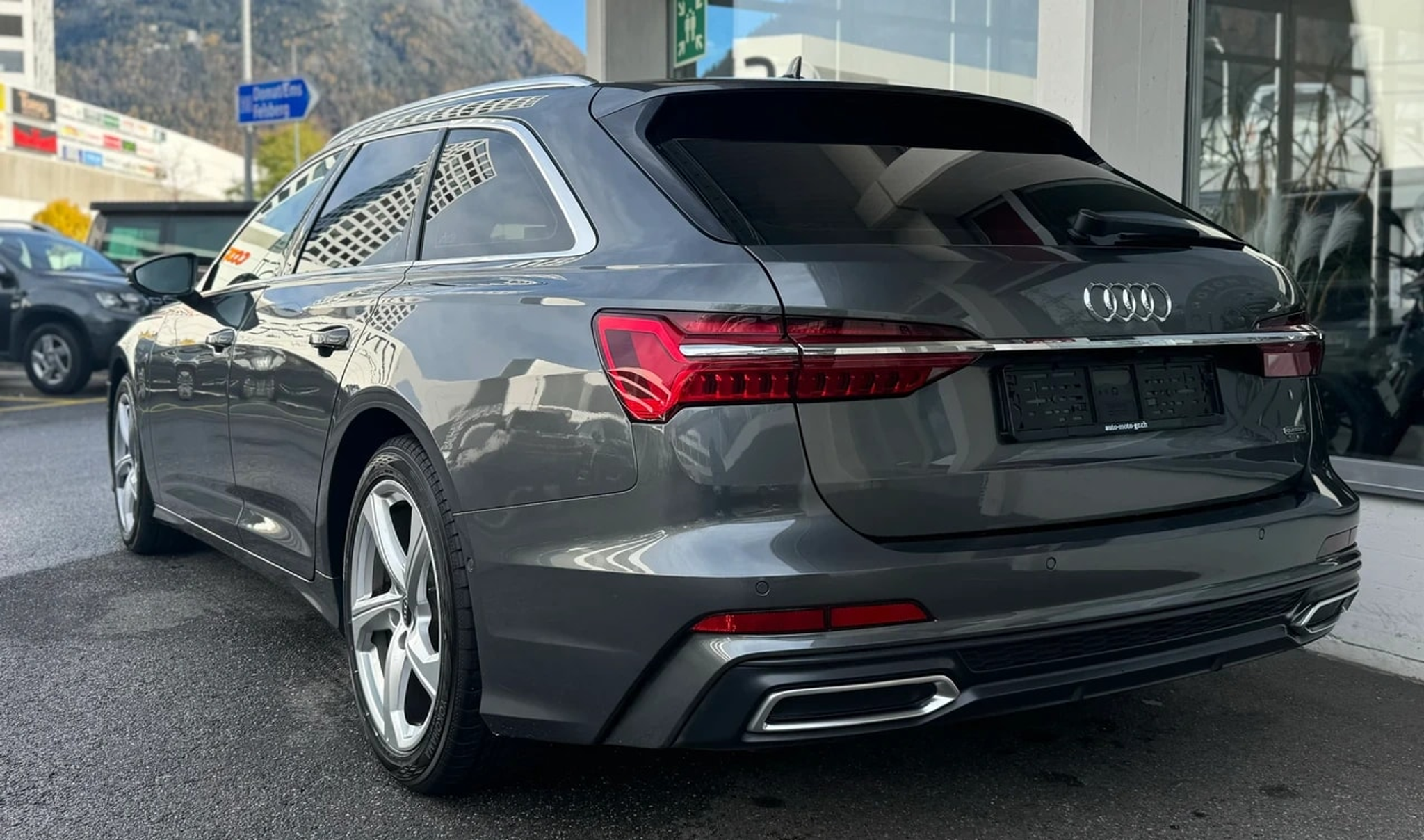 listing desktop thumbnail image 3