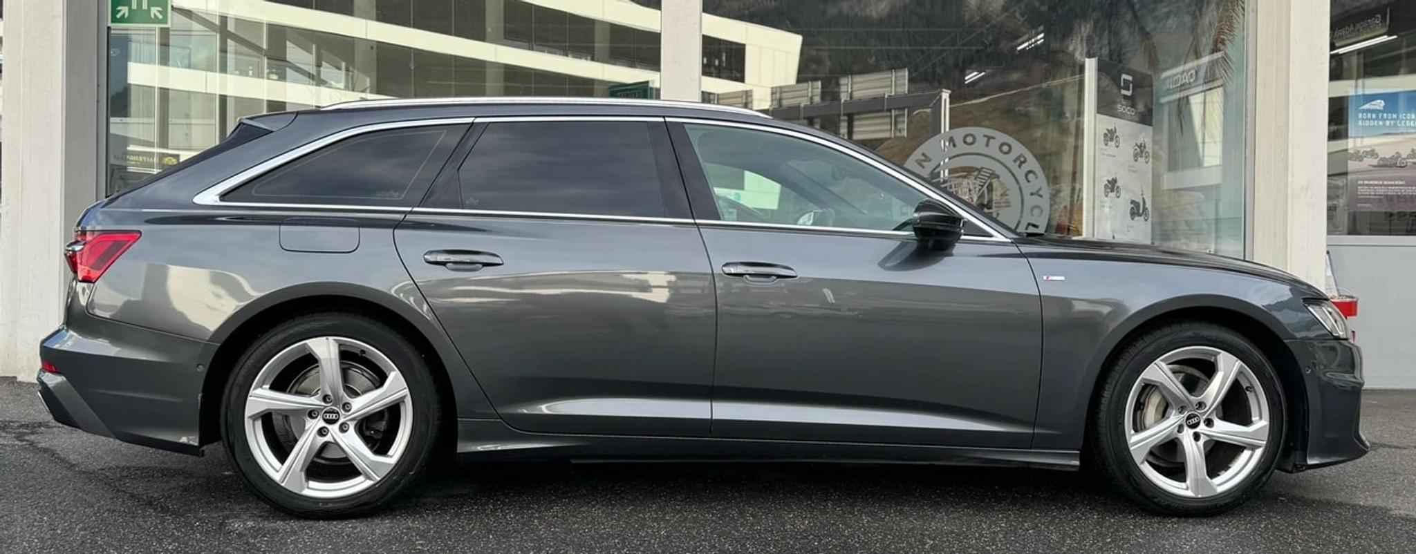 listing desktop thumbnail image 1