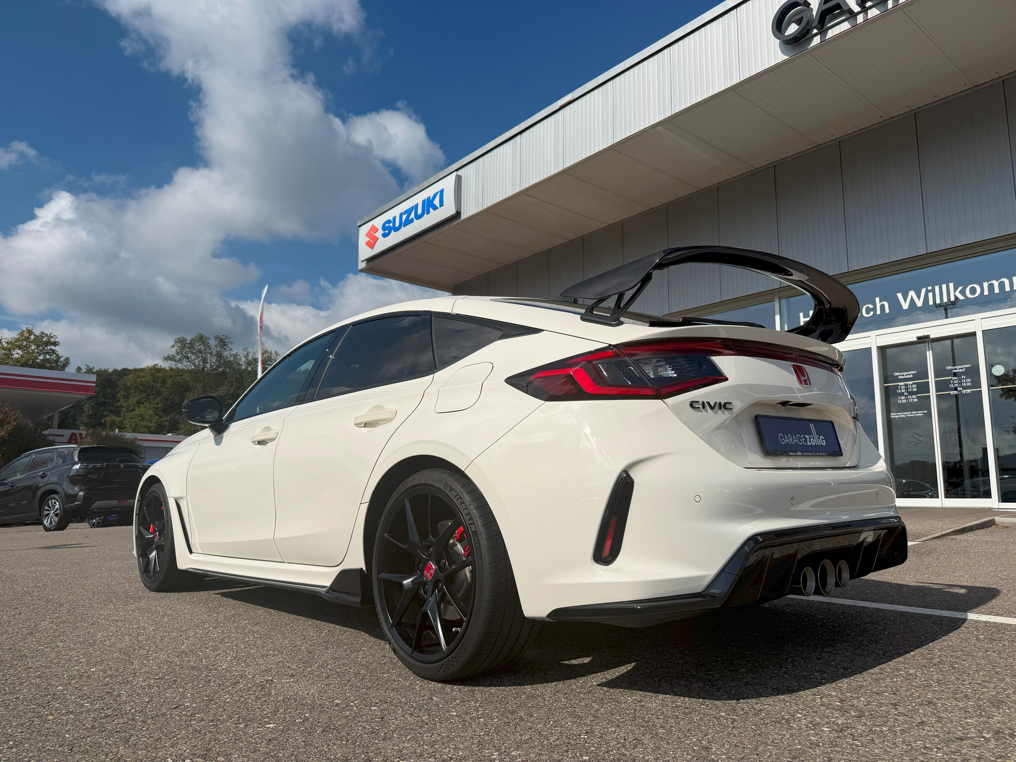 listing desktop thumbnail image 4