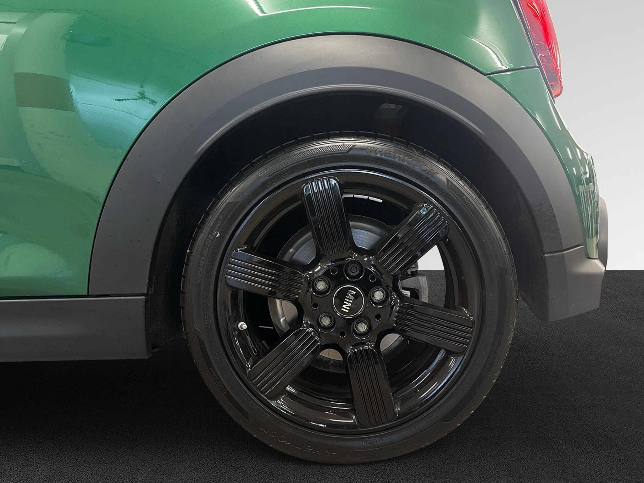 listing desktop thumbnail image 8