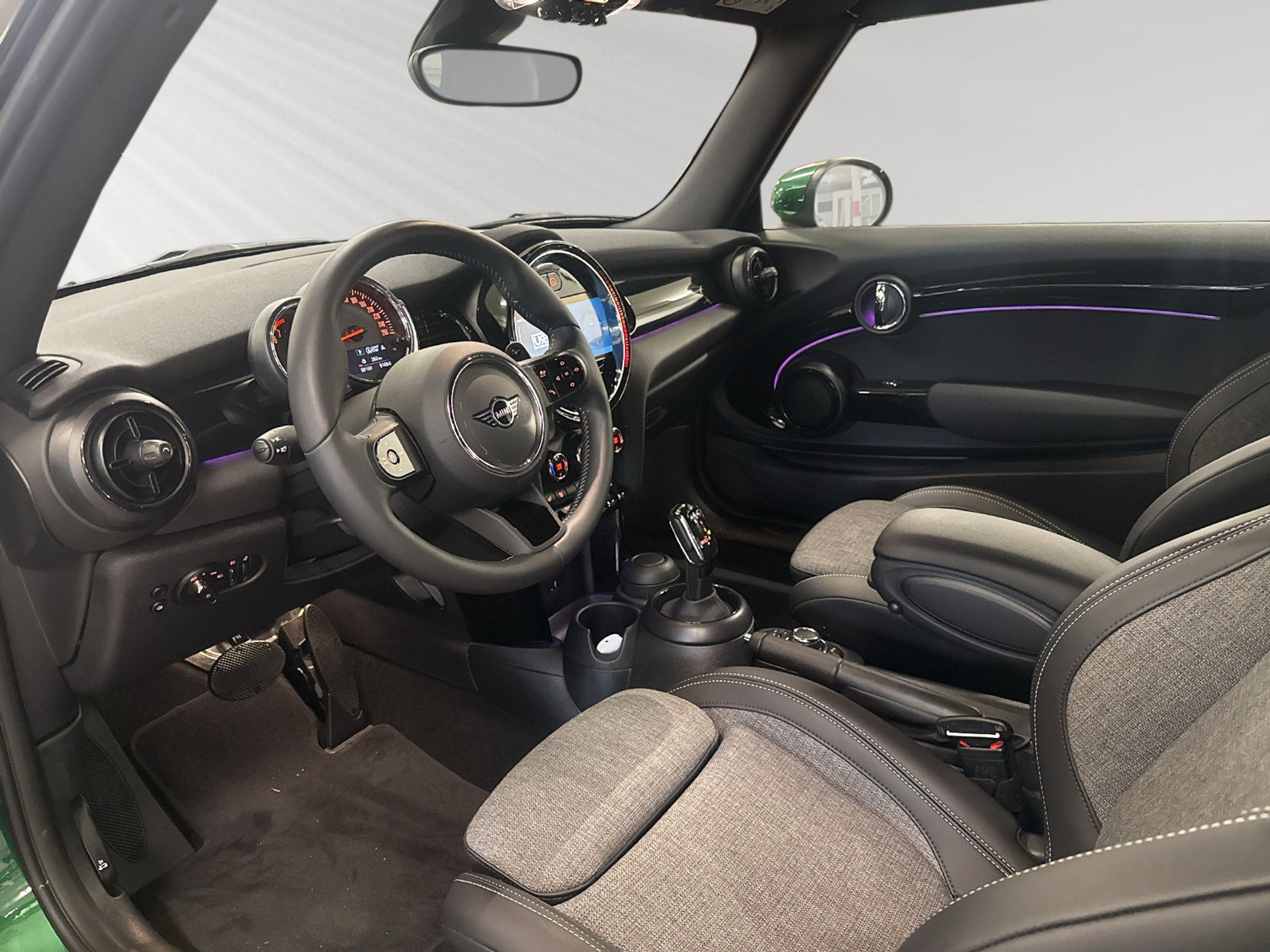 listing desktop thumbnail image 3