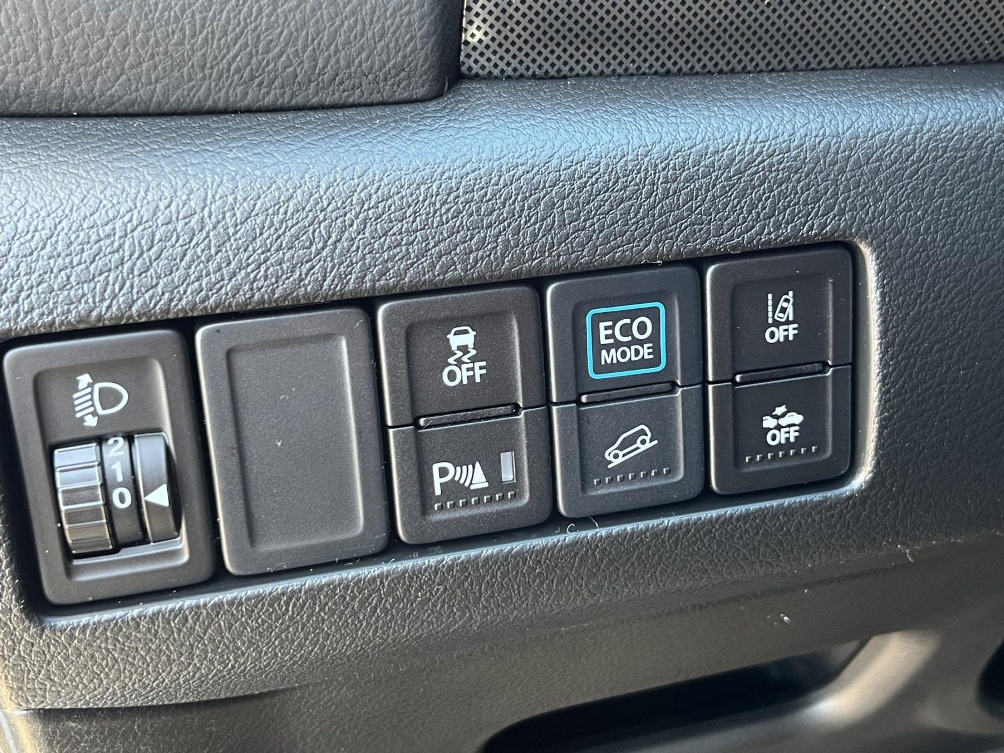 listing desktop thumbnail image 17