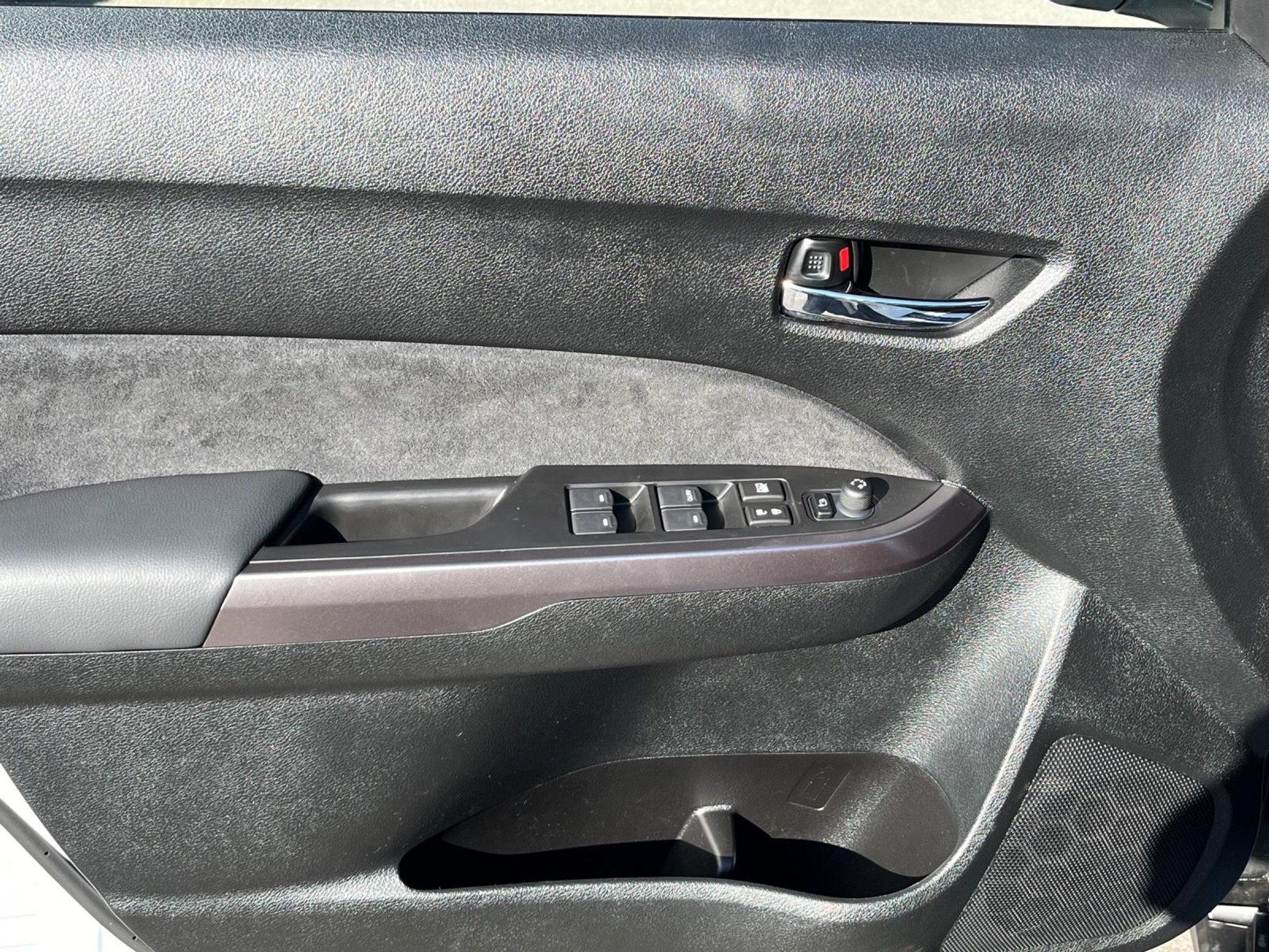 listing desktop thumbnail image 16