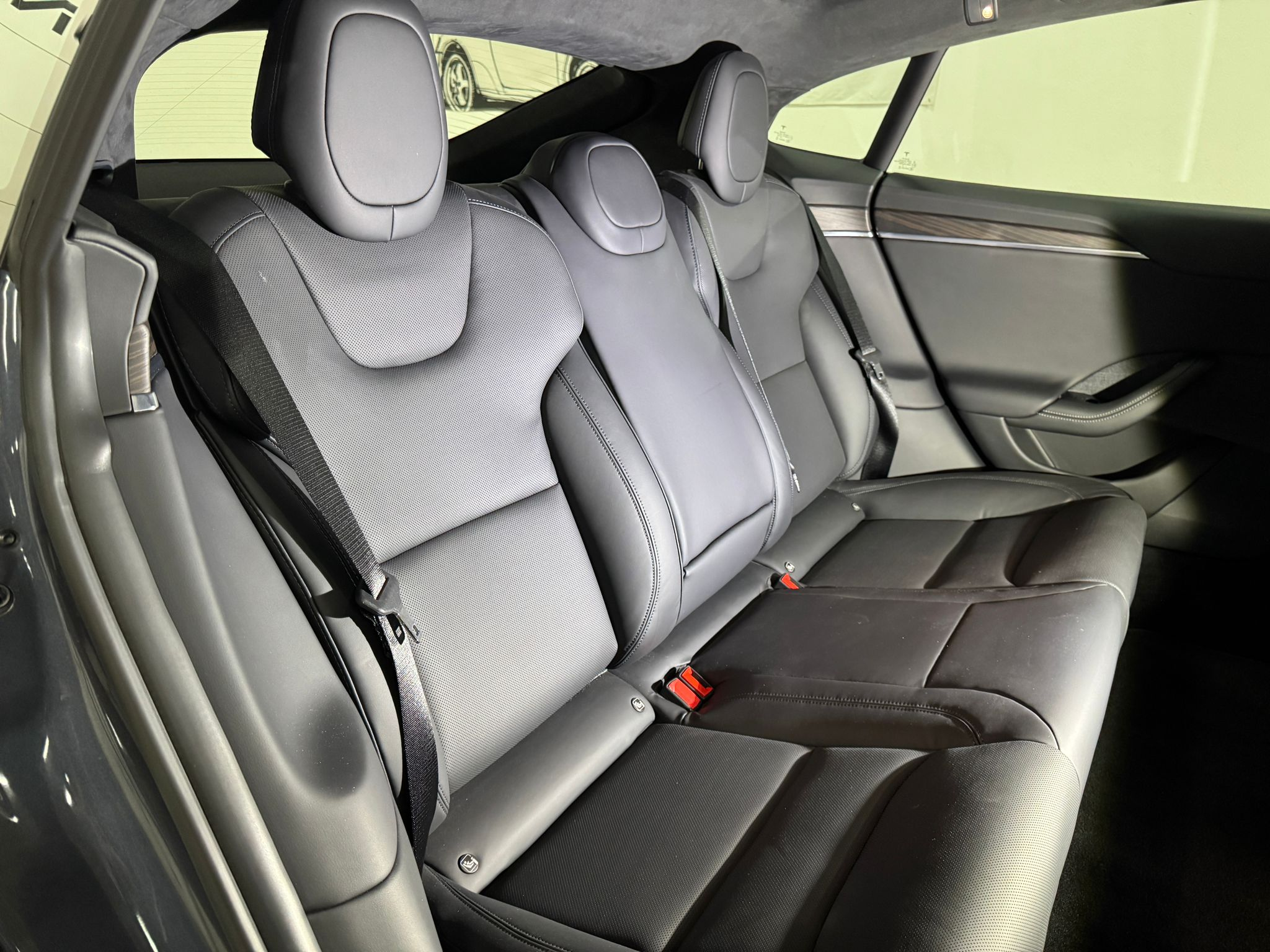 listing desktop thumbnail image 8