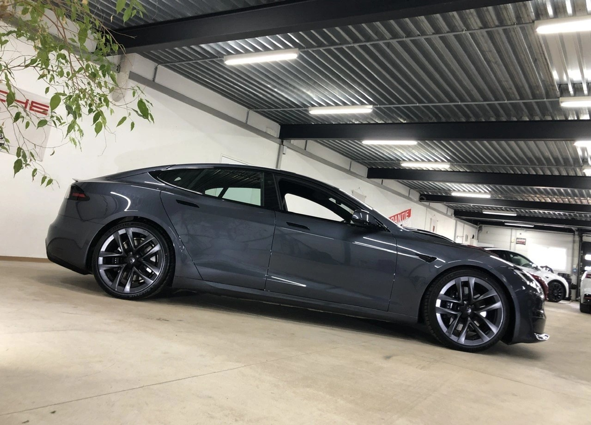 listing desktop thumbnail image 3