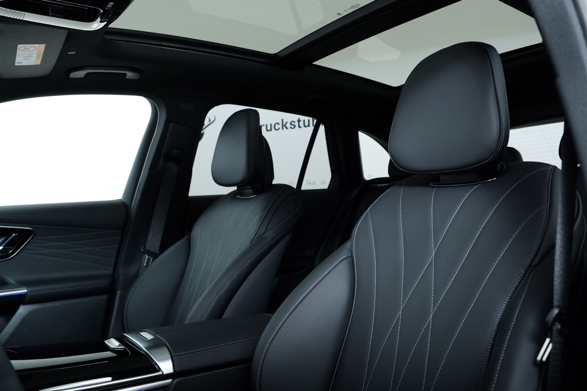 listing desktop thumbnail image 9