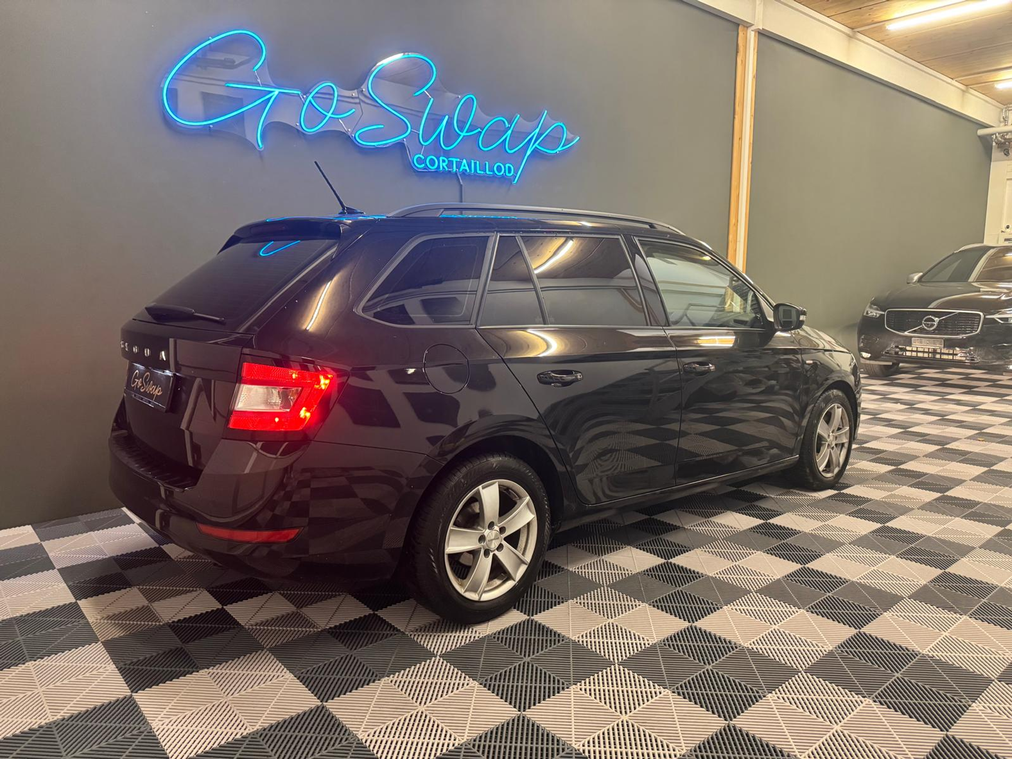 listing desktop thumbnail image 5