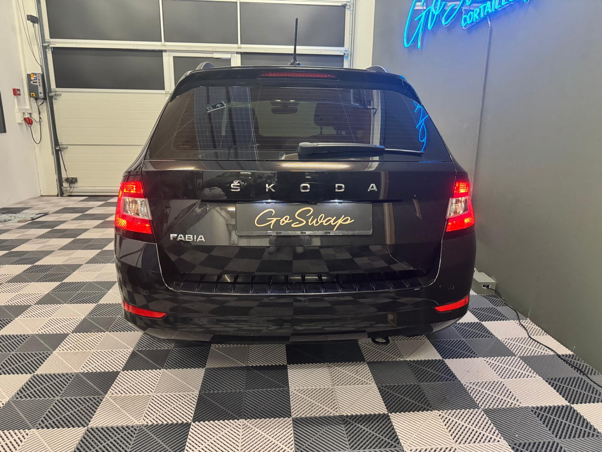 listing desktop thumbnail image 4