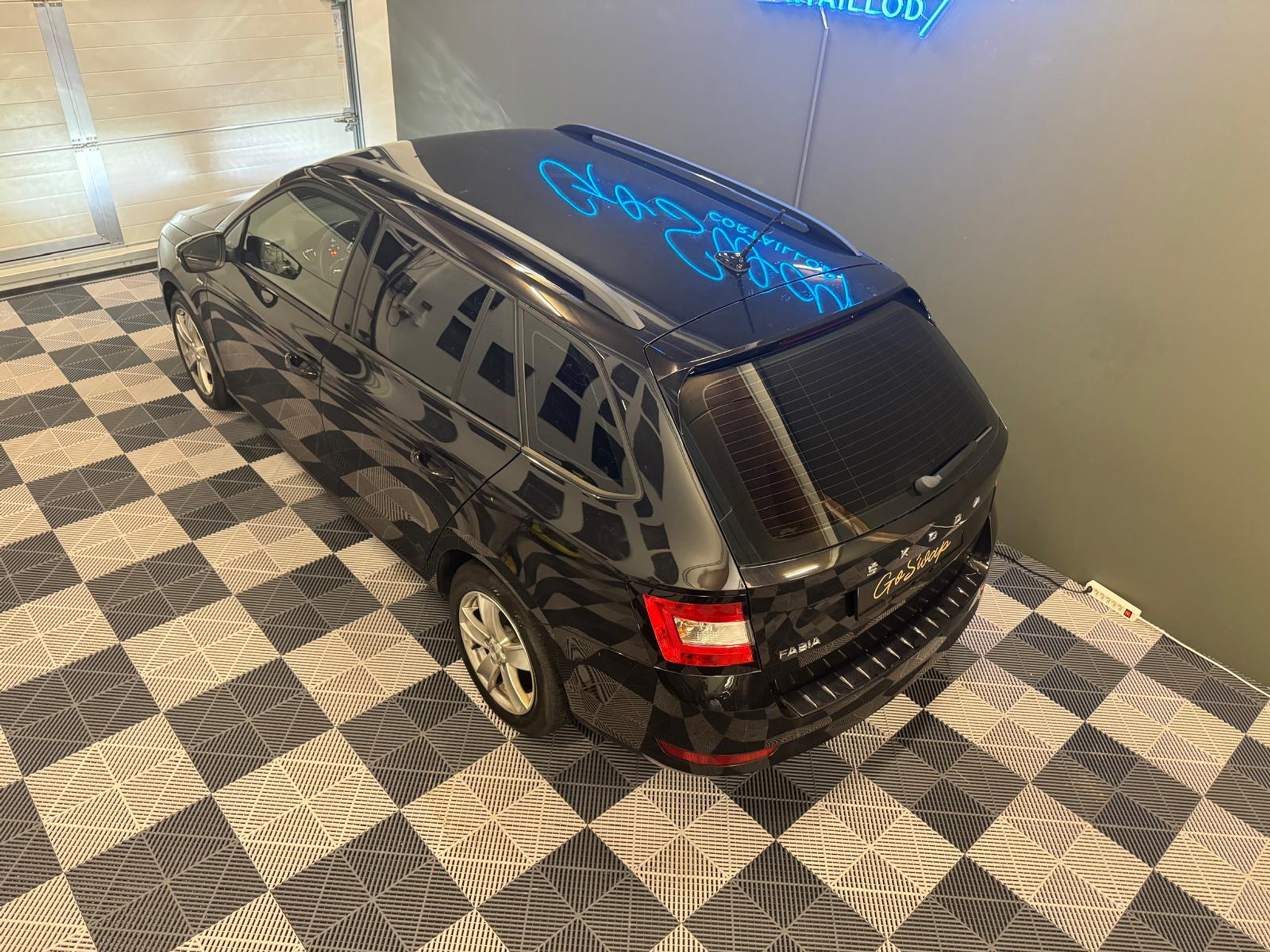 listing desktop thumbnail image 2