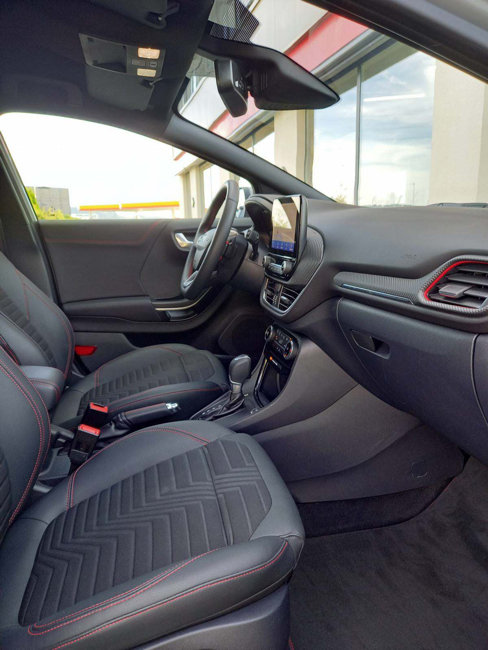 listing desktop thumbnail image 11