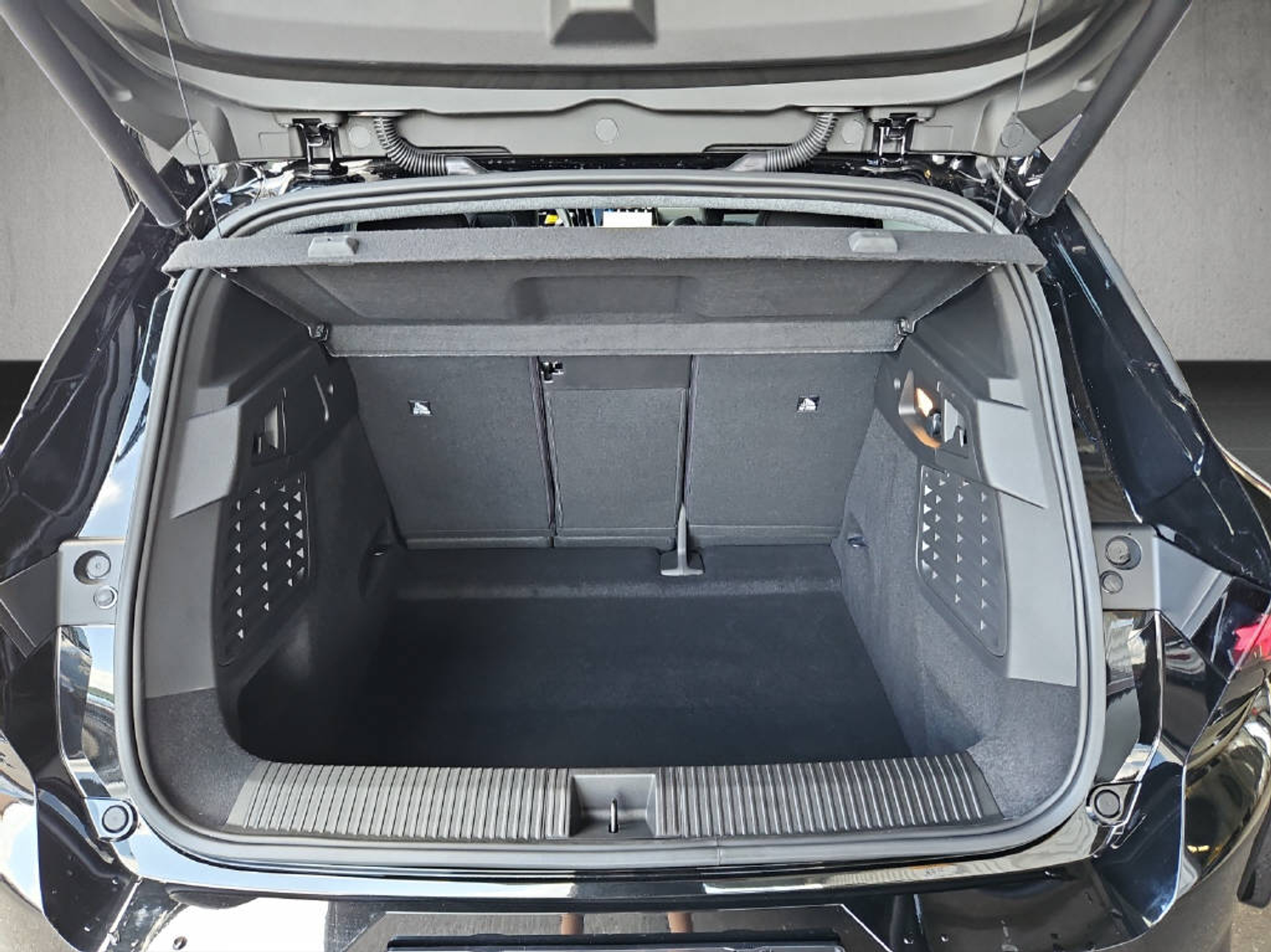 listing desktop thumbnail image 9