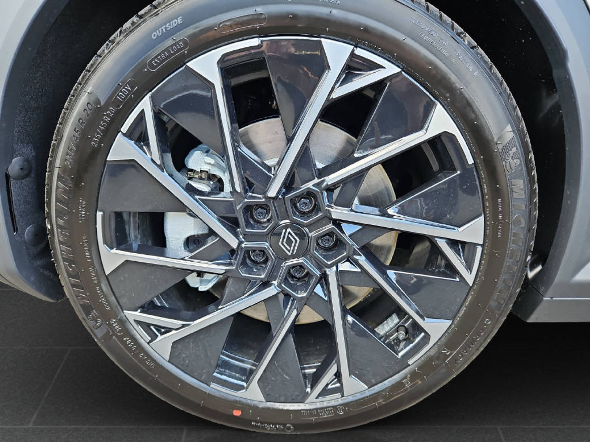 listing desktop thumbnail image 10