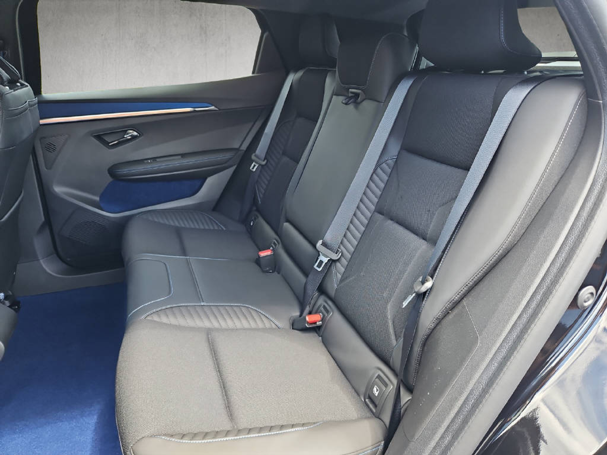 listing desktop thumbnail image 5