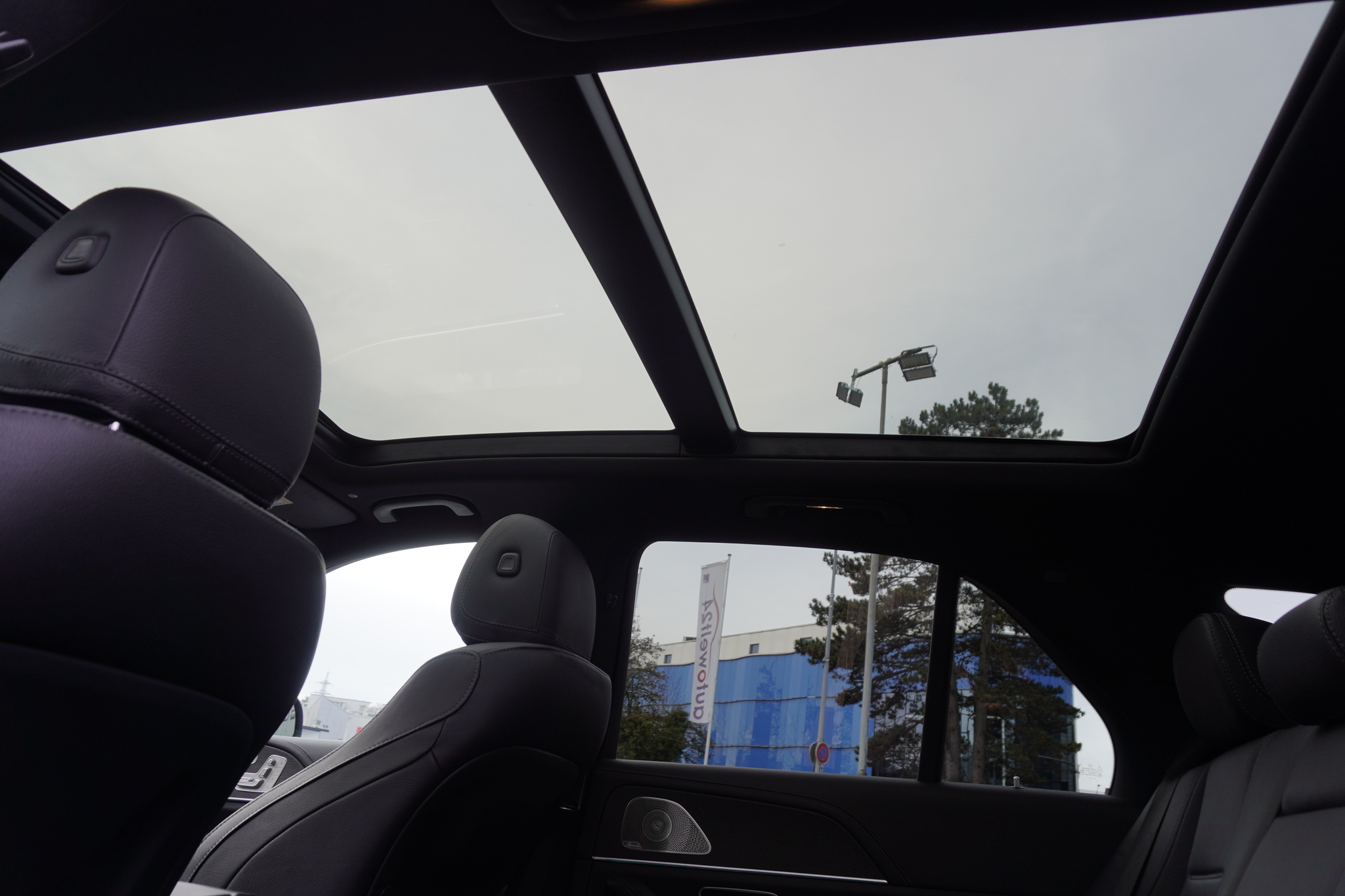 listing desktop thumbnail image 8