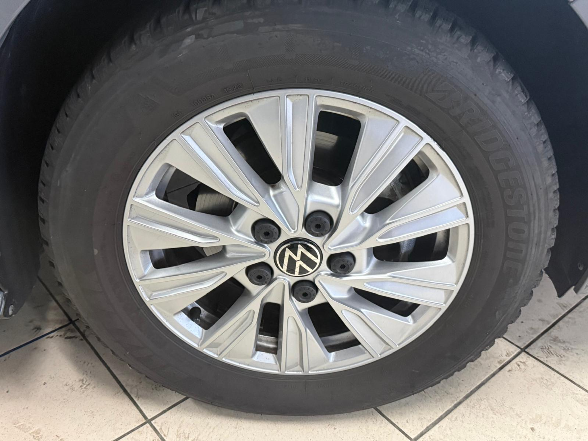 listing desktop thumbnail image 4