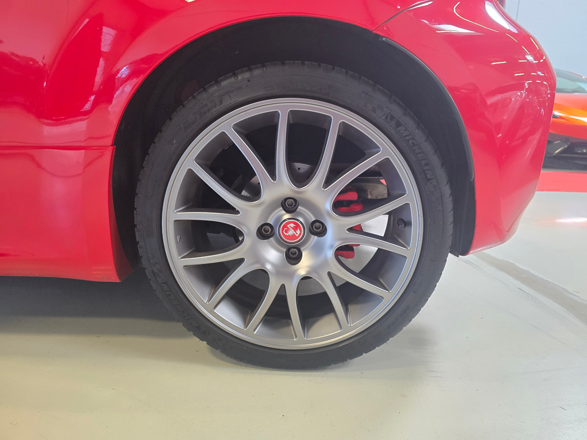 listing desktop thumbnail image 17