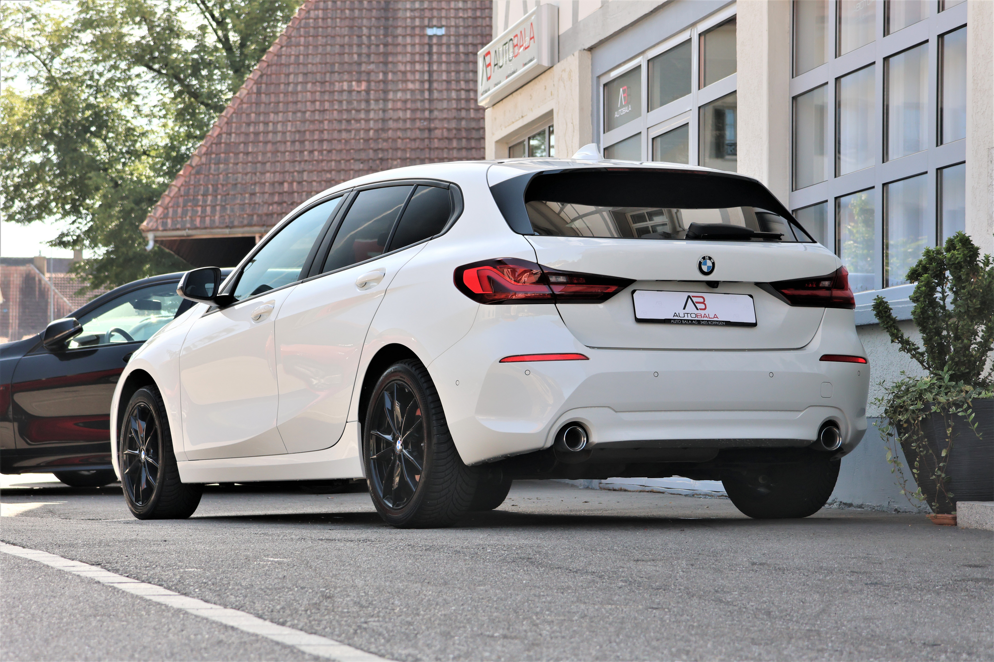 listing desktop thumbnail image 1