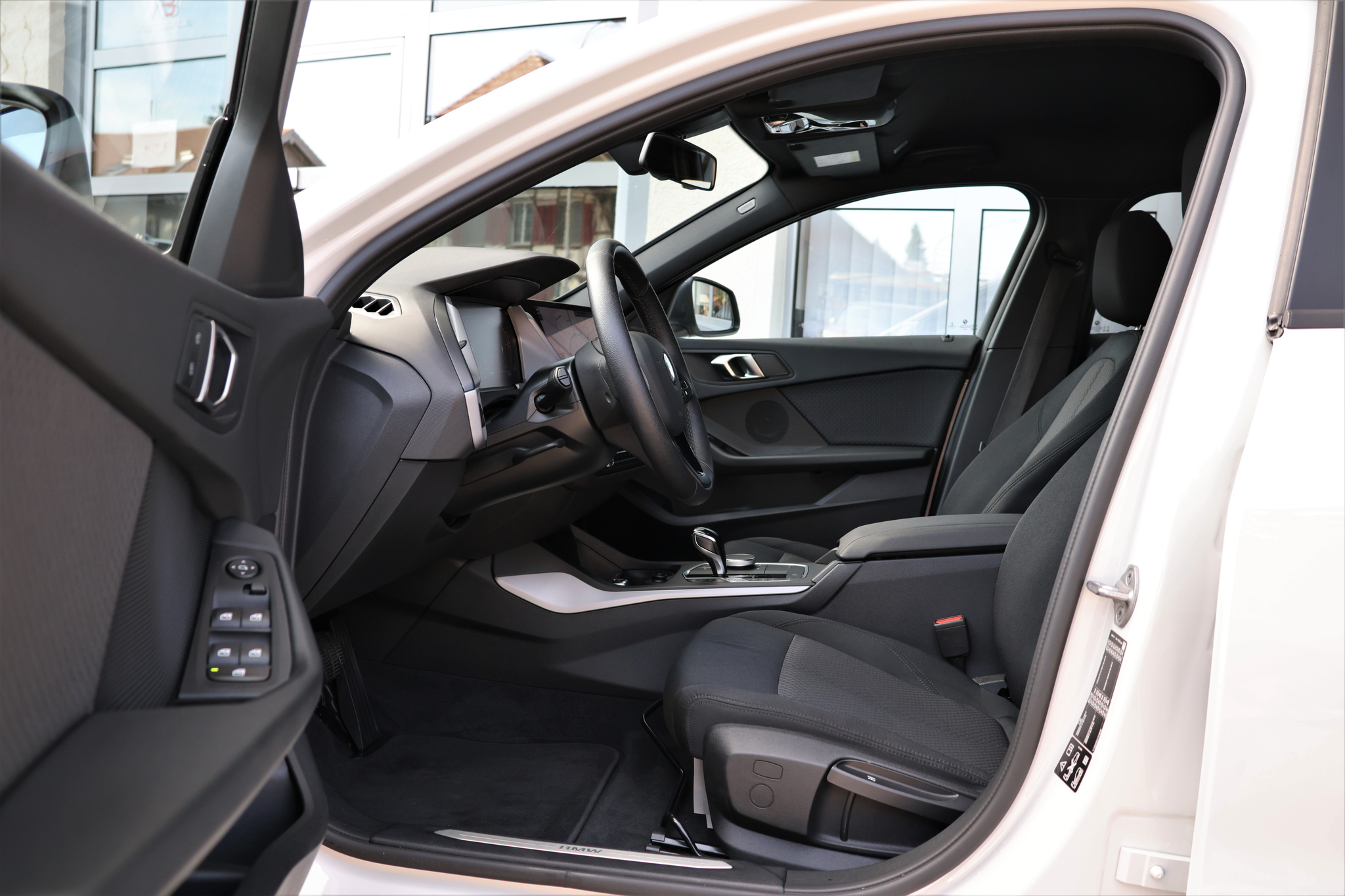 listing desktop thumbnail image 5