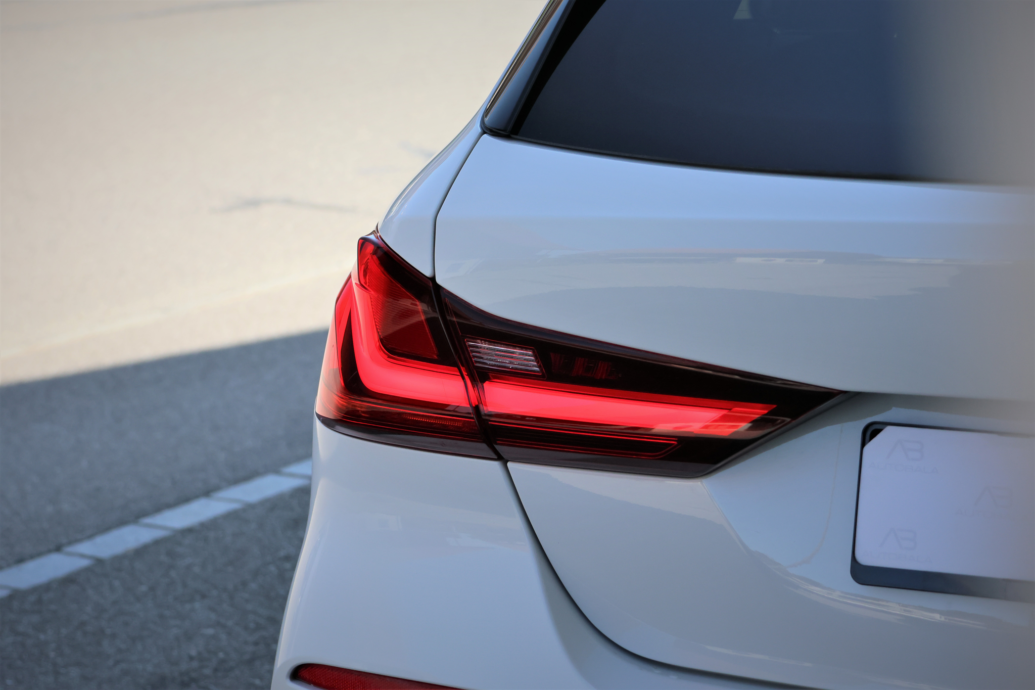 listing desktop thumbnail image 4