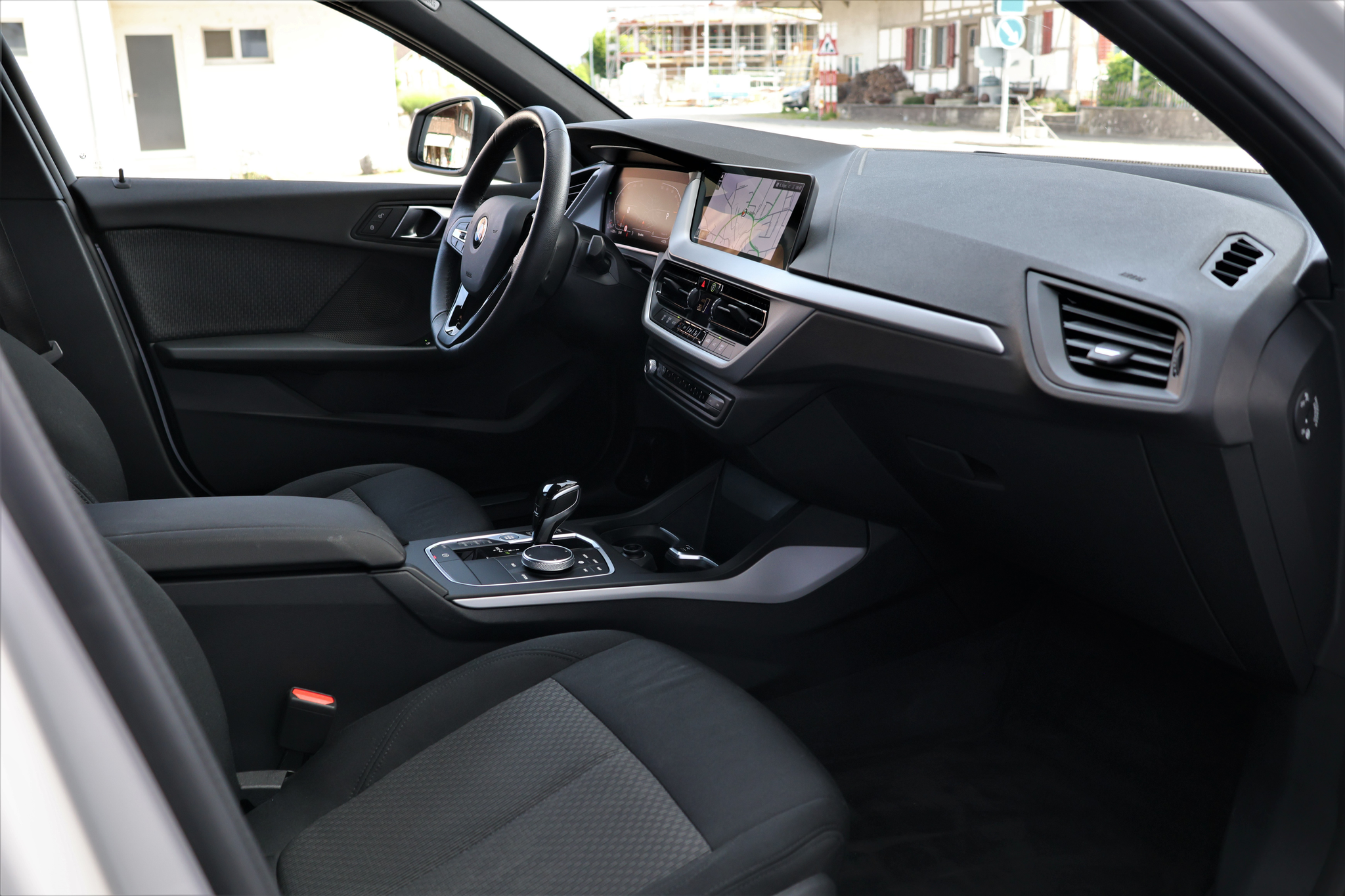 listing desktop thumbnail image 12