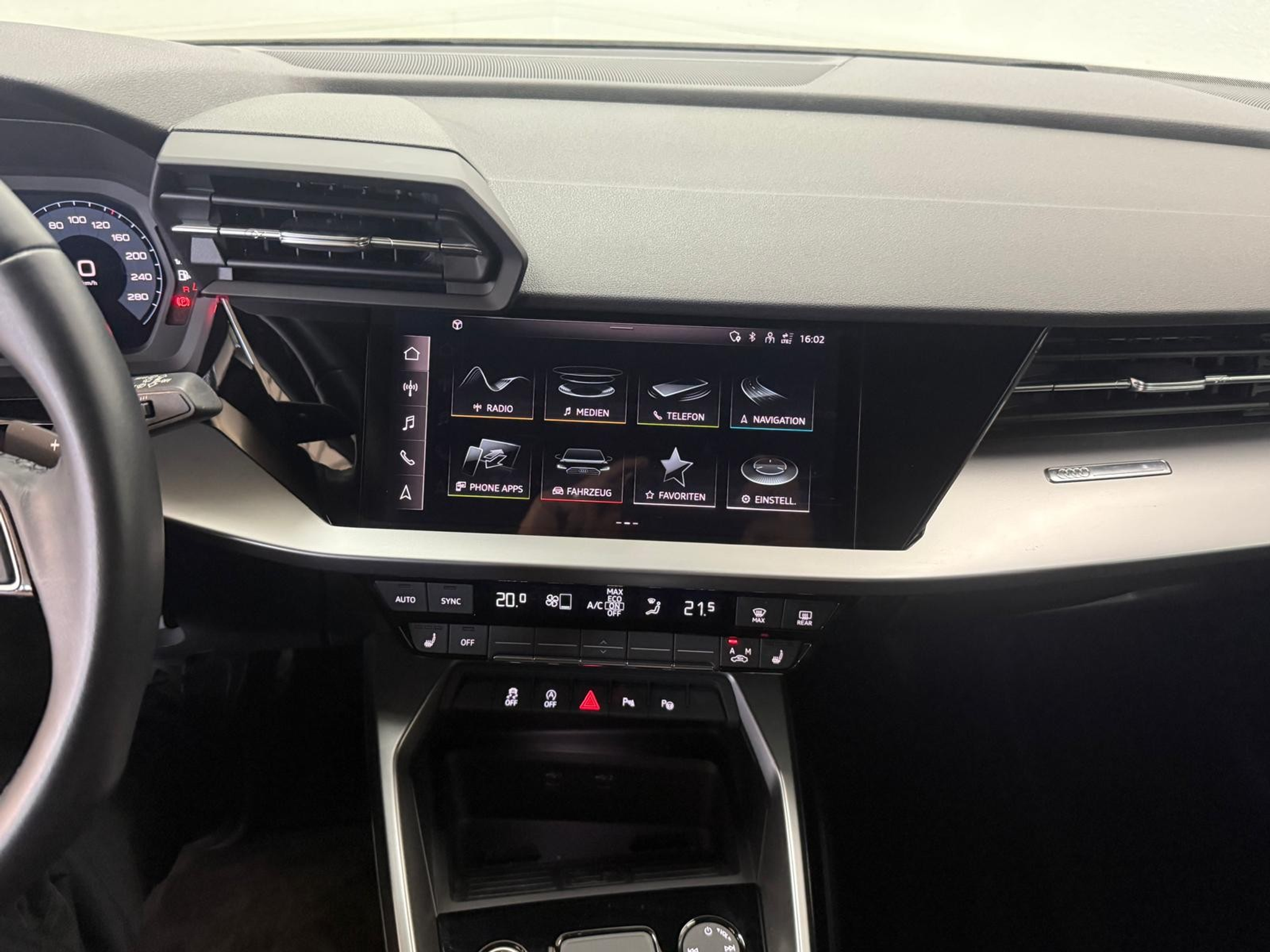 listing desktop thumbnail image 11