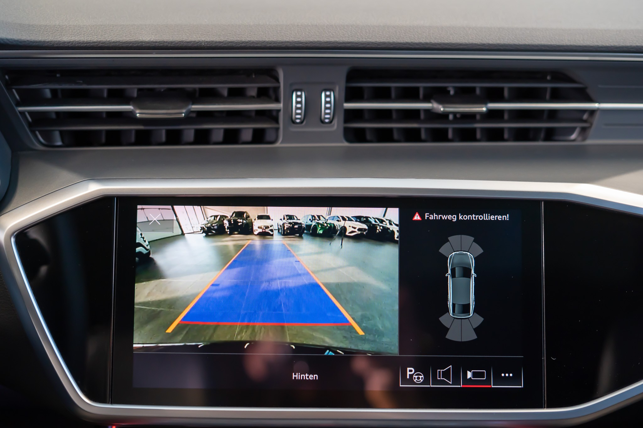 listing desktop thumbnail image 17